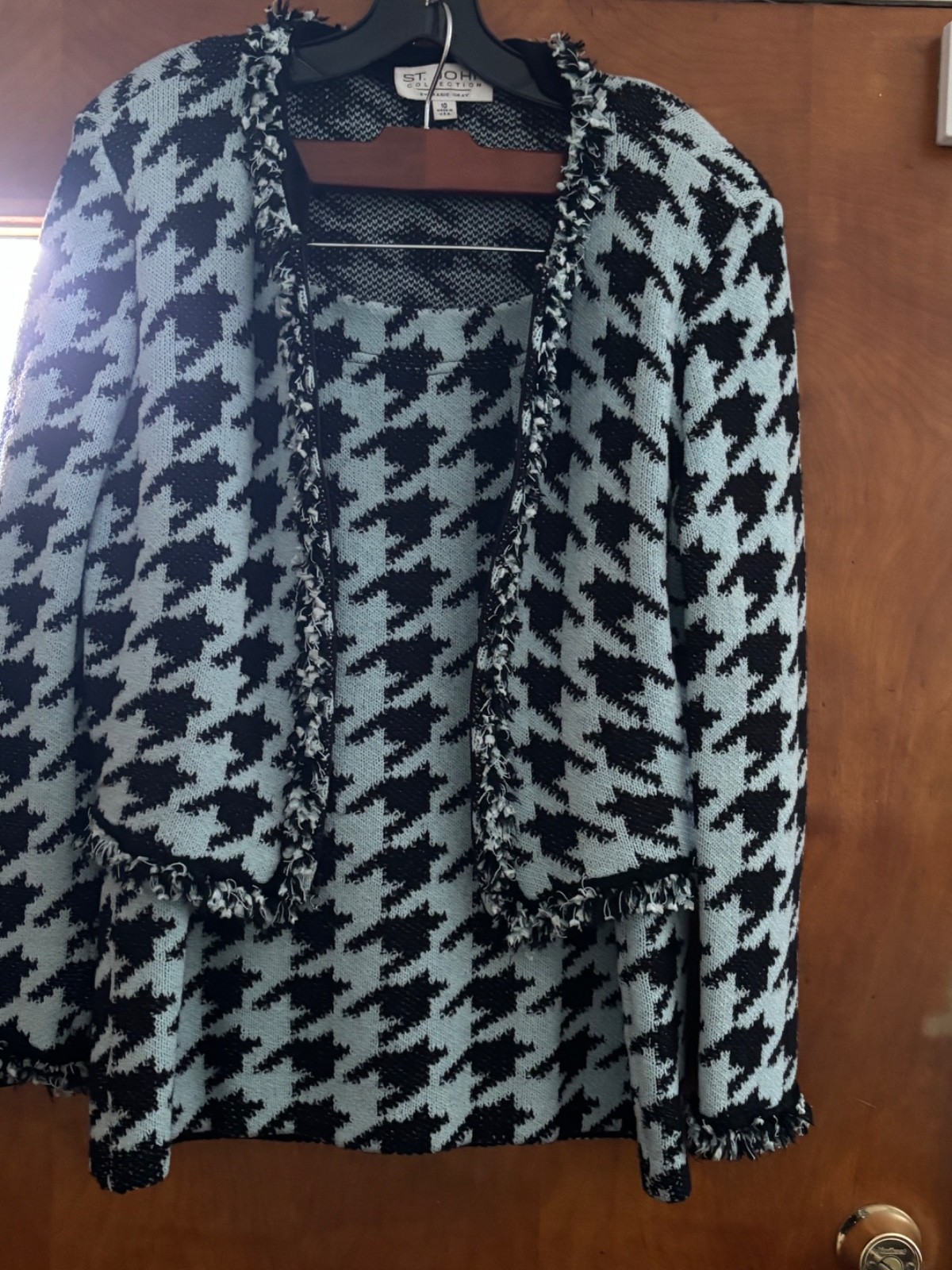 2 piece St John Houndstooth Knit Suit Fringe Full Zip Sz 10/Jacket & Skirt 2 piece St John Houndstooth Knit Suit Fringe Full Zip Sz 10/Jacket & Skirt