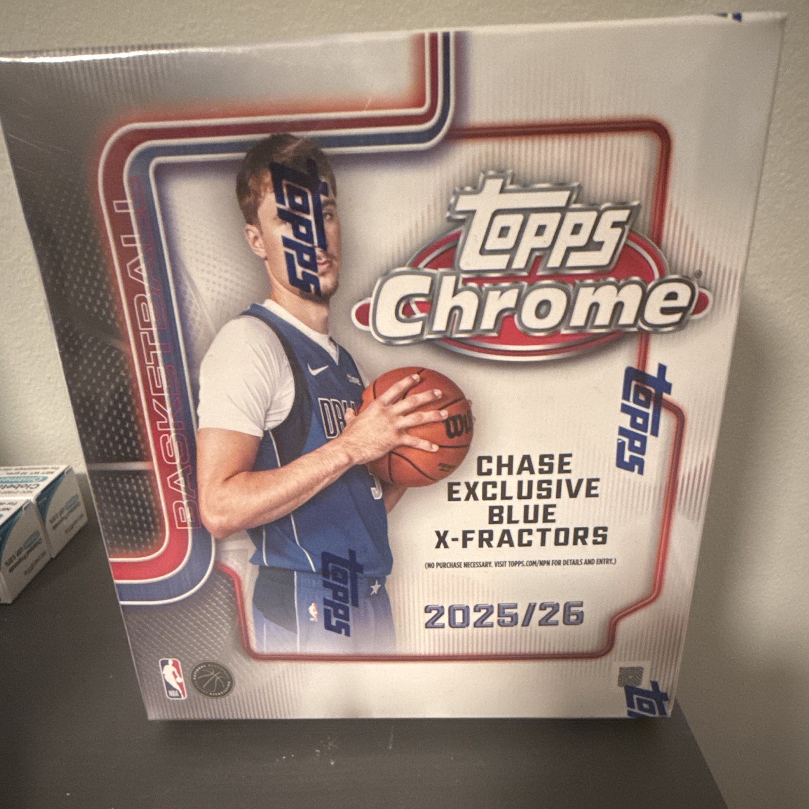 Topps 2025-26 Topps Chrome Basketball 96-Card Box Cooper Flagg Blue X-Fractors Topps 2025-26 Topps Chrome Basketball 96-Card Box Cooper Flagg Blue X-Fractors