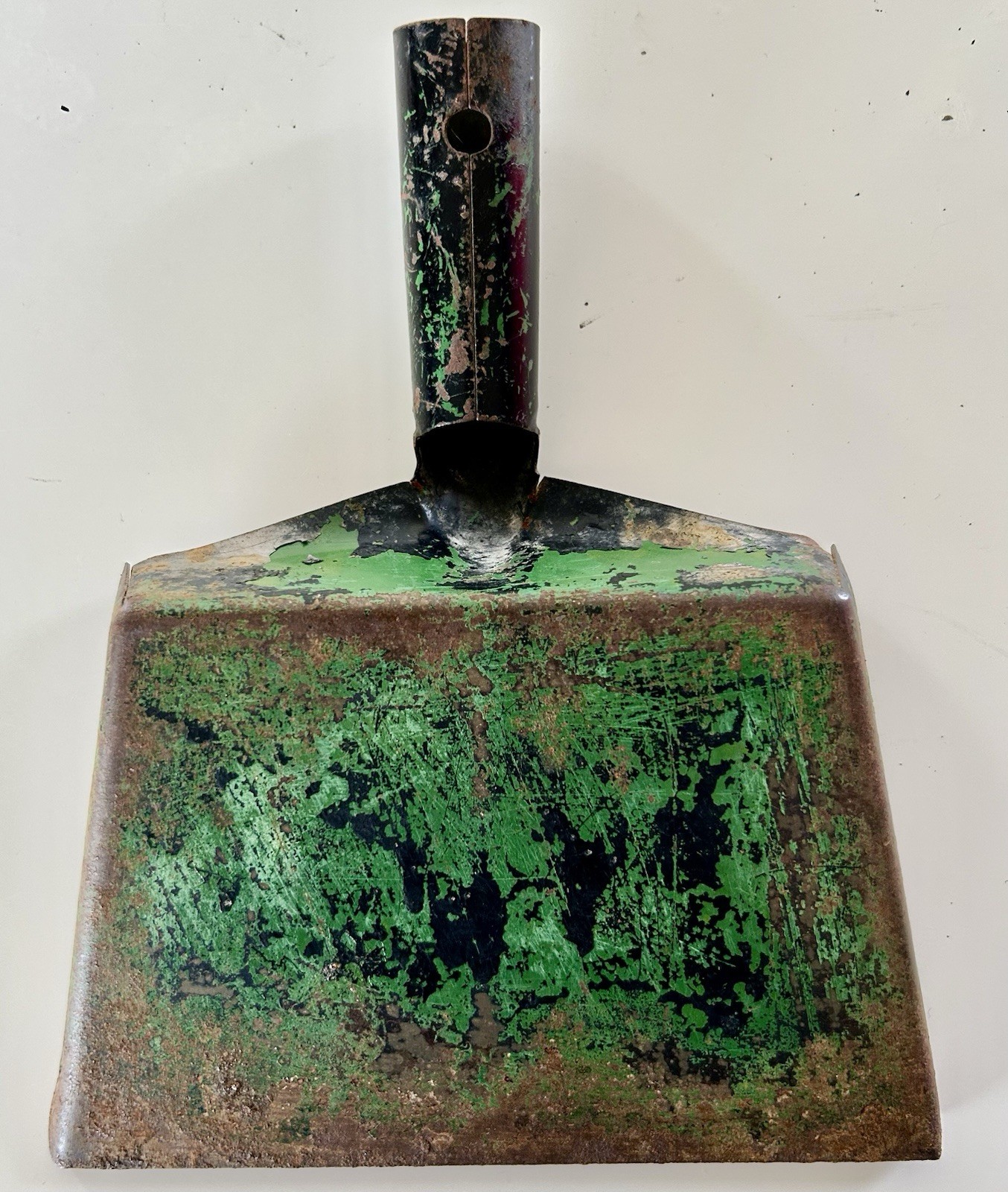 Cute Antique 1800\'s Era Handcrafted Iron Dirt Pan Primitive Worn Green Paint Cute Antique 1800\'s Era Handcrafted Iron Dirt Pan Primitive Worn Green Paint