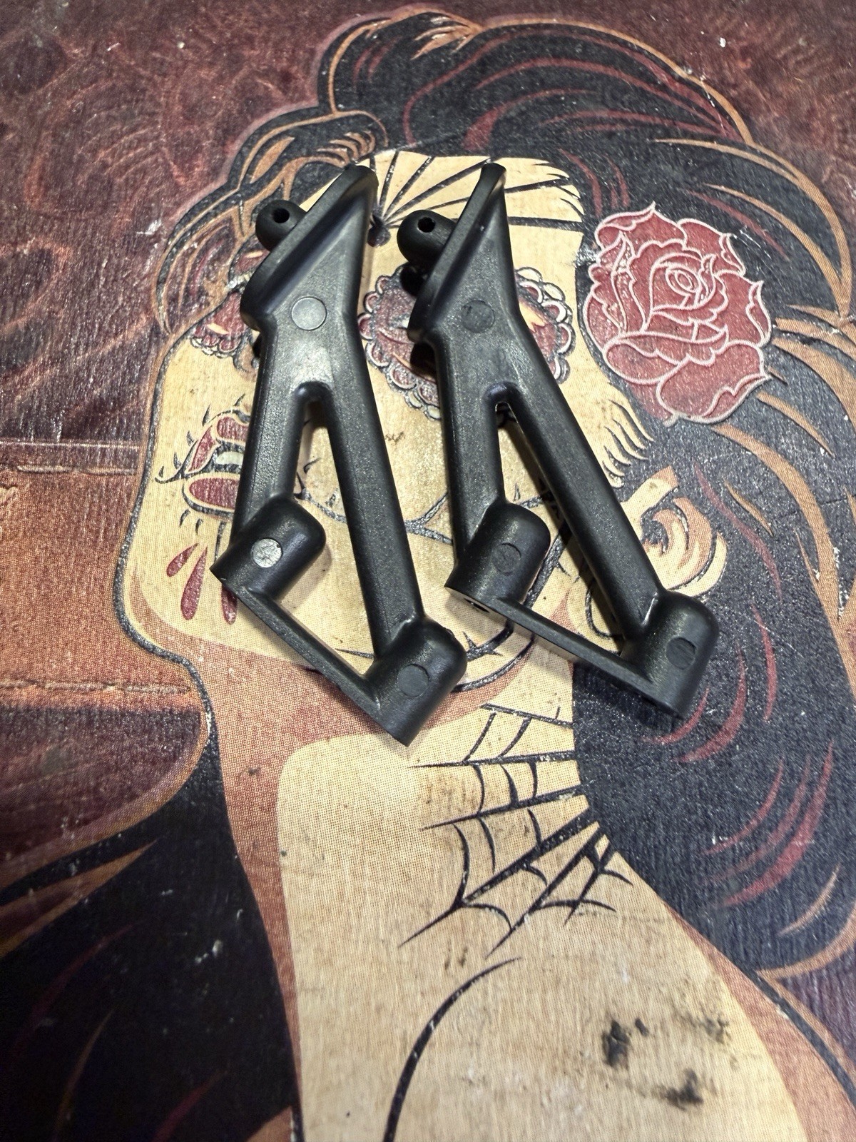 (2) Rare Set Vintage RC Losi XX4 XXX Series Wing Mount Plastic 4222 Mounts ONLY