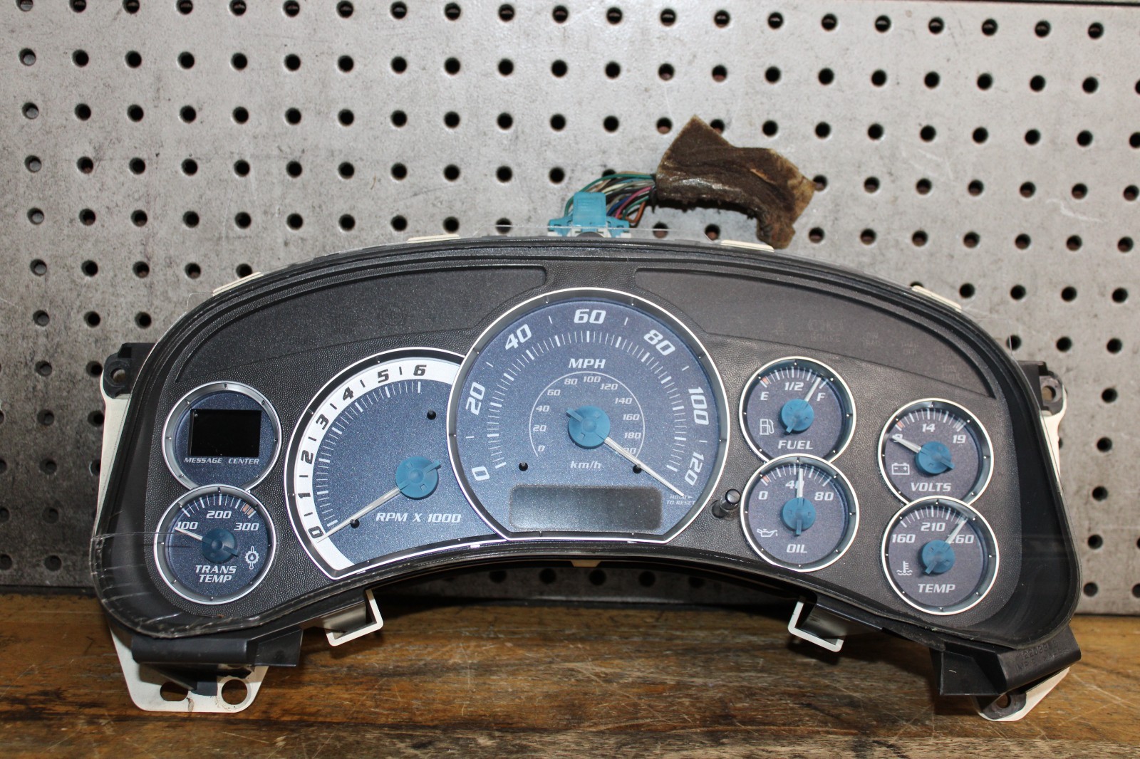 2002 OEM Cadillac Escalade Speedo Instrumental Gauge Cluster Unit 2002 OEM Cadillac Escalade Speedo Instrumental Gauge Cluster Unit