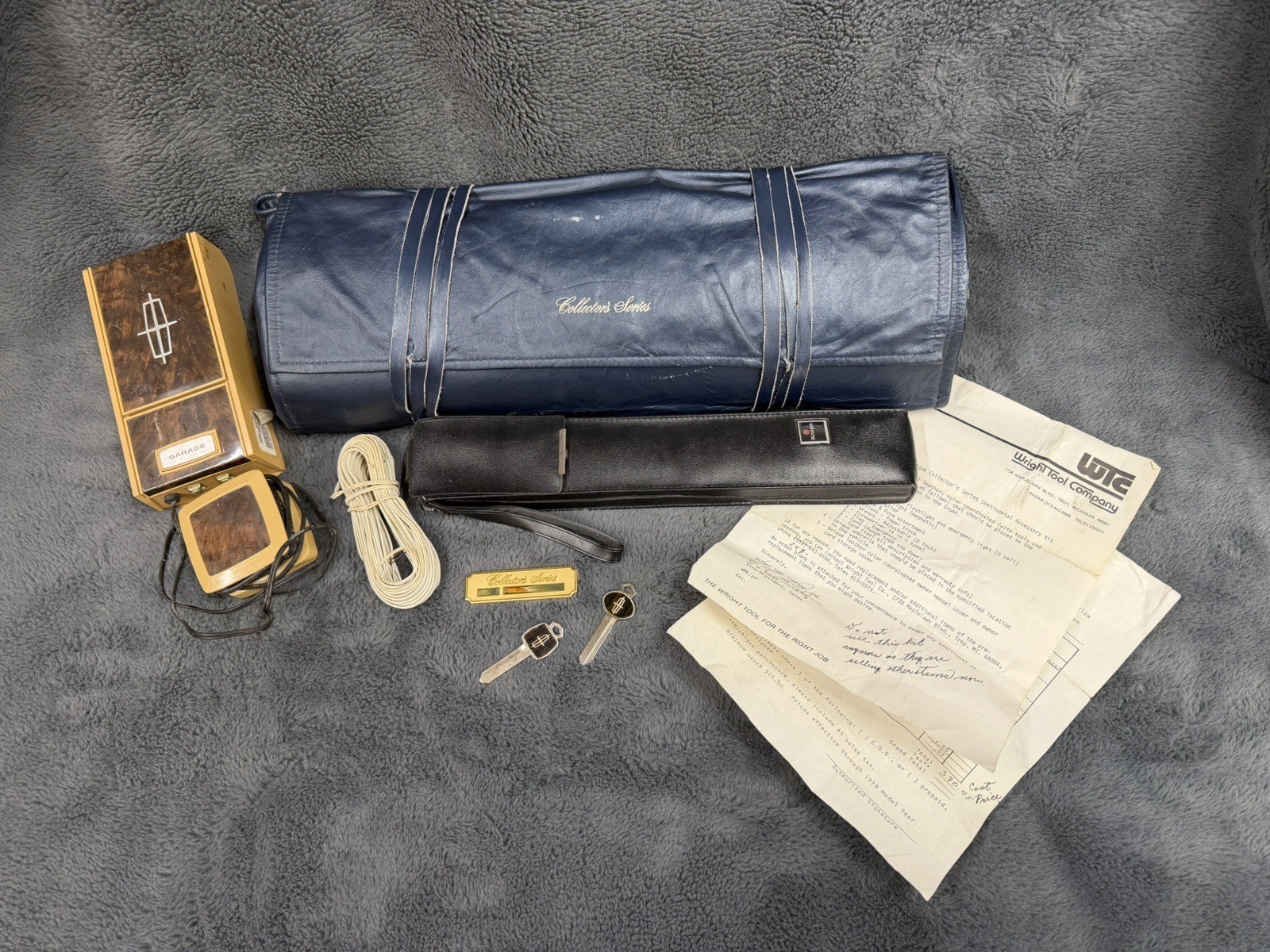1979 Lincoln Continental Mark V Collector Series Tool Kit Keys Umbrella Garage