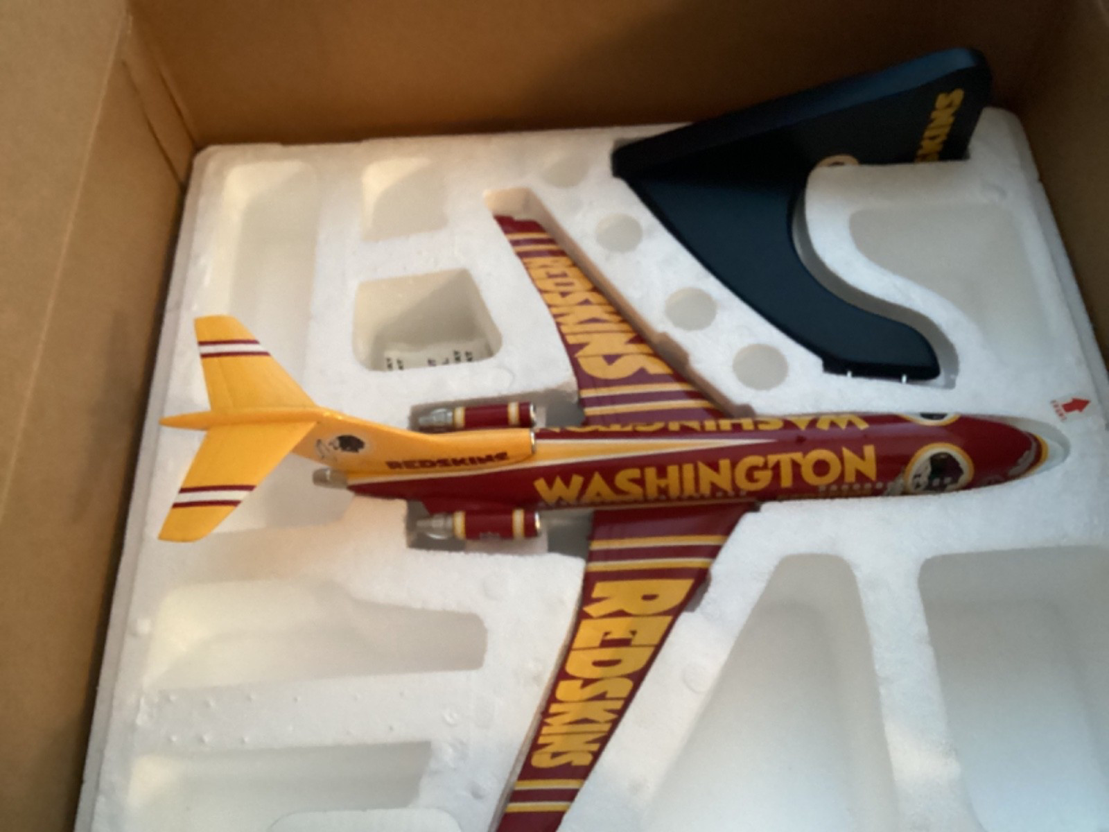 DANBURY MINT WASHINGTON REDSKINS TEAM PLANE WITH STAND. NIB. DANBURY MINT WASHINGTON REDSKINS TEAM PLANE WITH STAND. NIB.
