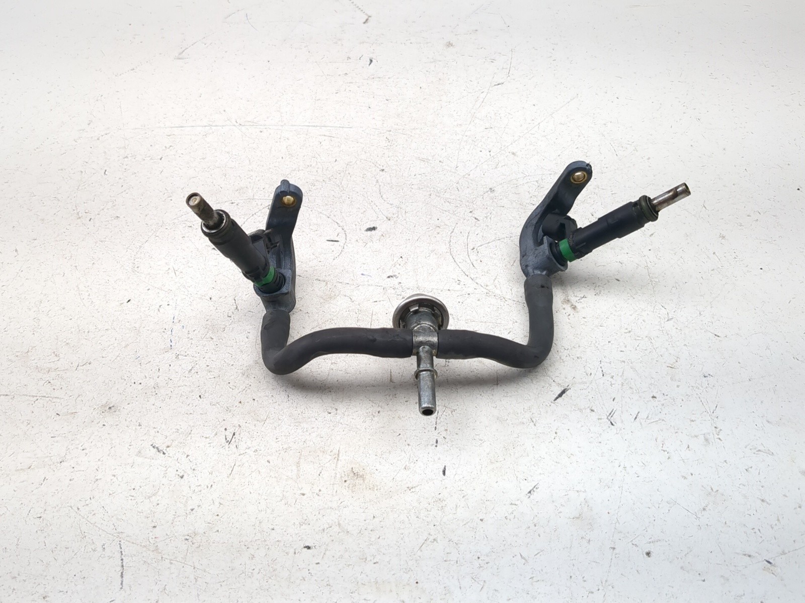 12-17 Victory Cross Country Tour Fuel Rail Injector Assembly 2520881 2520536