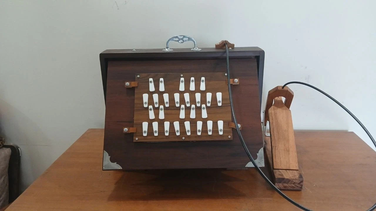 Large 26‑Key Shruti Box – 16″×12″×3″ – Dual Octave (C–B, C–C) – 432 Hz & 440 Hz