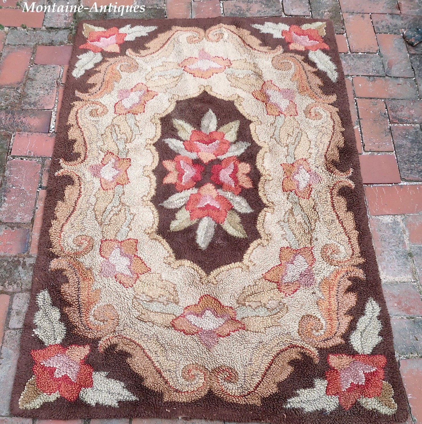 American Hooked Rug 1900s American Hooked Rug 1900s