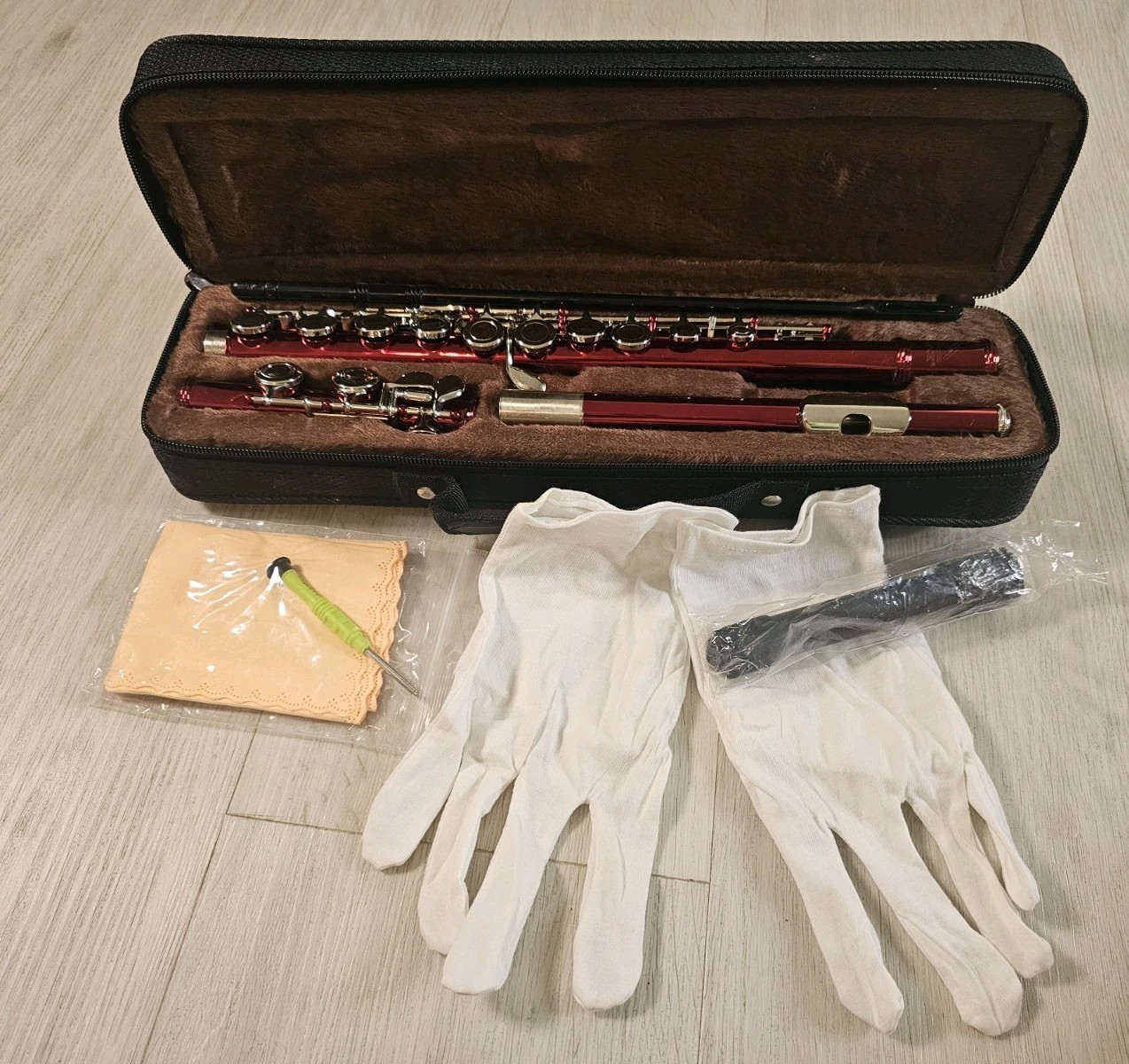 Closed Hole C Flute With Case, Tuning Rod, Cloth and Gloves, Red Closed Hole C Flute With Case, Tuning Rod, Cloth and Gloves, Red