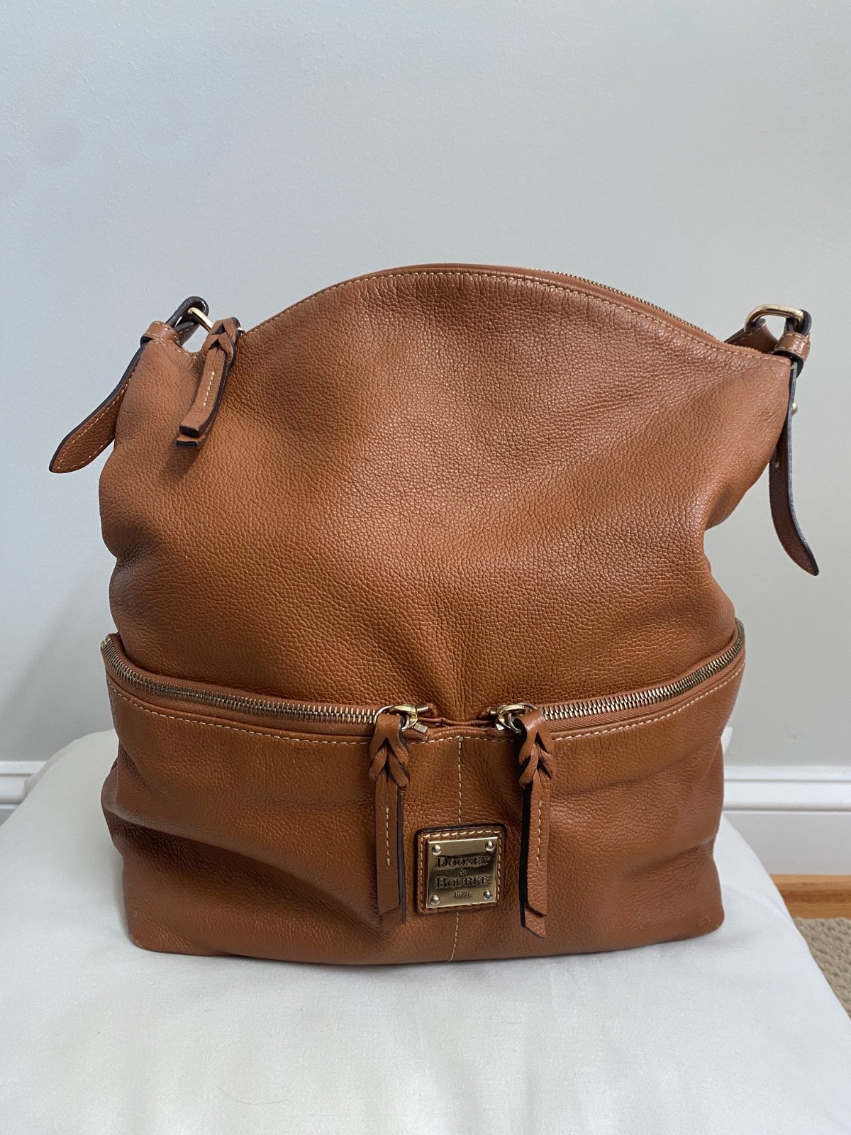 Dooney & Bourke Dillen Pocket Sac Hobo Tan Pebbled Leather Shoulder Bag Large Dooney & Bourke Dillen Pocket Sac Hobo Tan Pebbled Leather Shoulder Bag Large