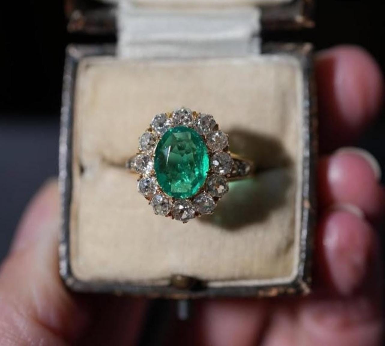 14k Solid Yellow Gold Natural Zambian Emerald & Diamond Vintage Loock Ring 14k Solid Yellow Gold Natural Zambian Emerald & Diamond Vintage Loock Ring