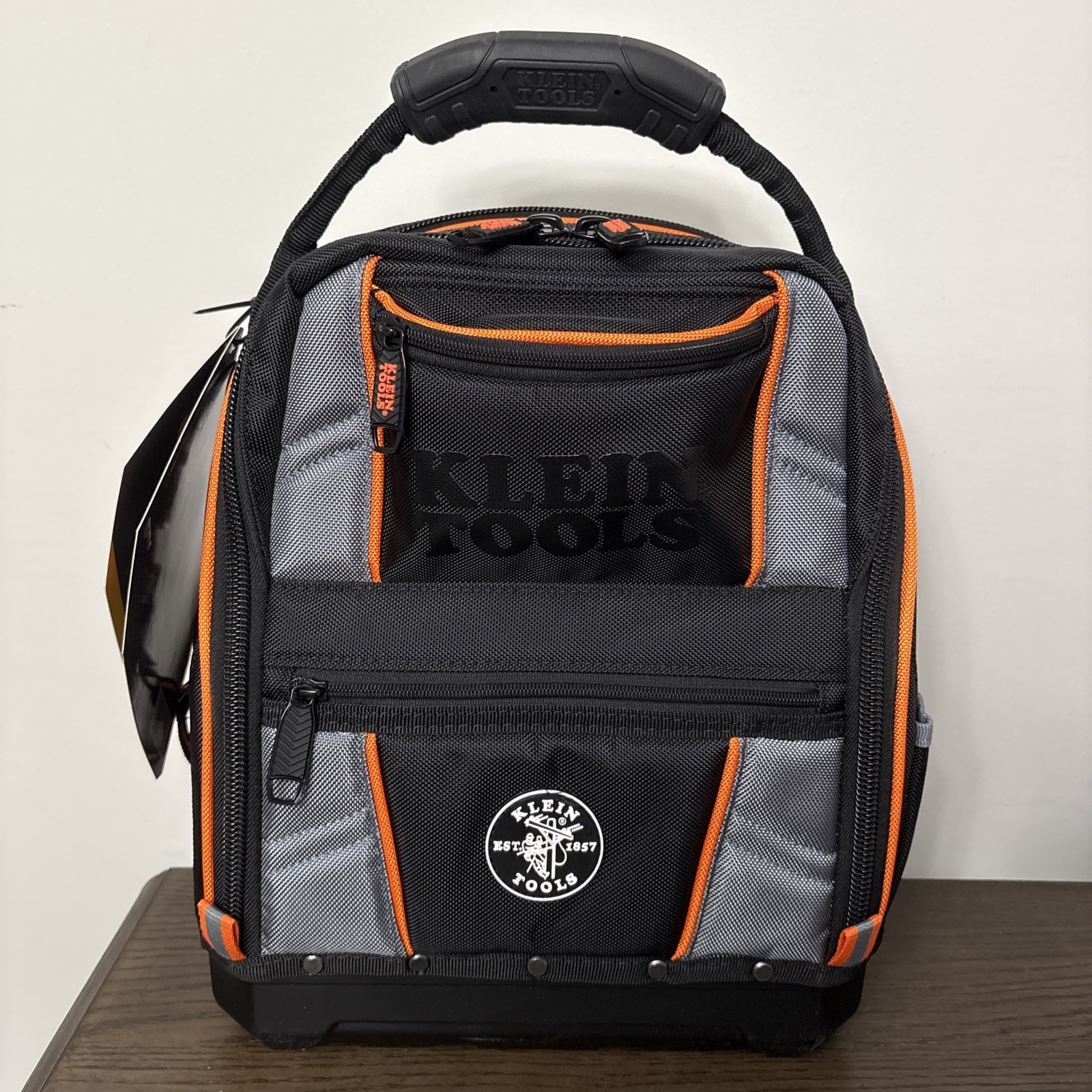 Klein Tools 62804 Tool Runner Bag Tradesman Pro 39 Pockets NWT Brand New Klein Tools 62804 Tool Runner Bag Tradesman Pro 39 Pockets NWT Brand New