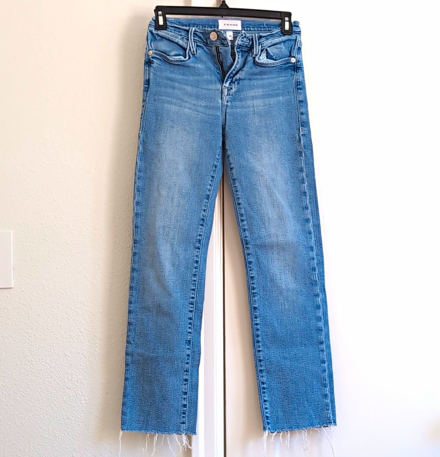 FRAME Women’s Light Wash Blue Denim Straight Jeans Frayed Hem Cotton 5-Pocket FRAME Women’s Light Wash Blue Denim Straight Jeans Frayed Hem Cotton 5-Pocket