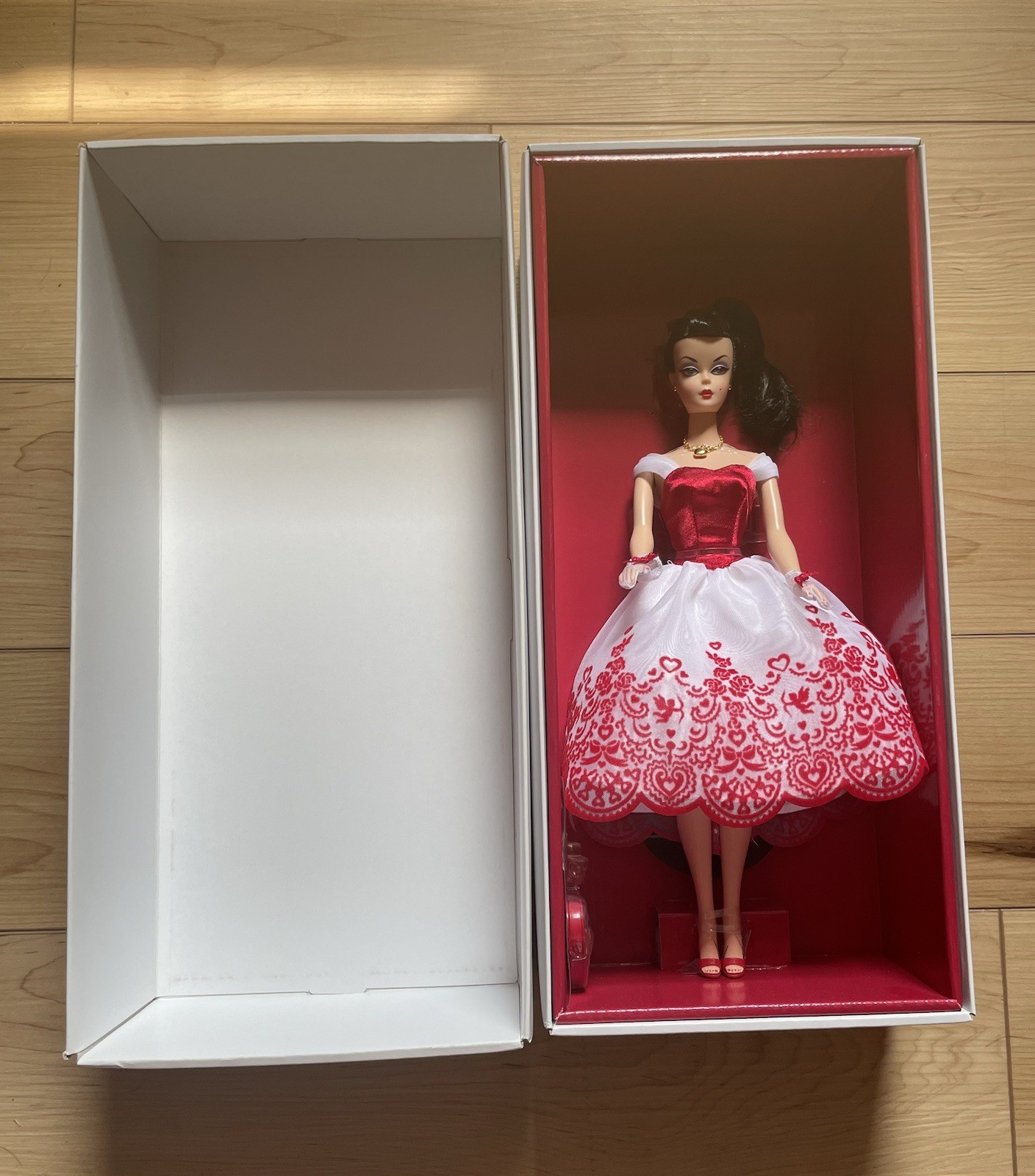 Mattel Barbie Cupid's Kisses Holiday Hostess Gold Label Fan Club Exclusive BCR06 Mattel Barbie Cupid's Kisses Holiday Hostess Gold Label Fan Club Exclusive BCR06