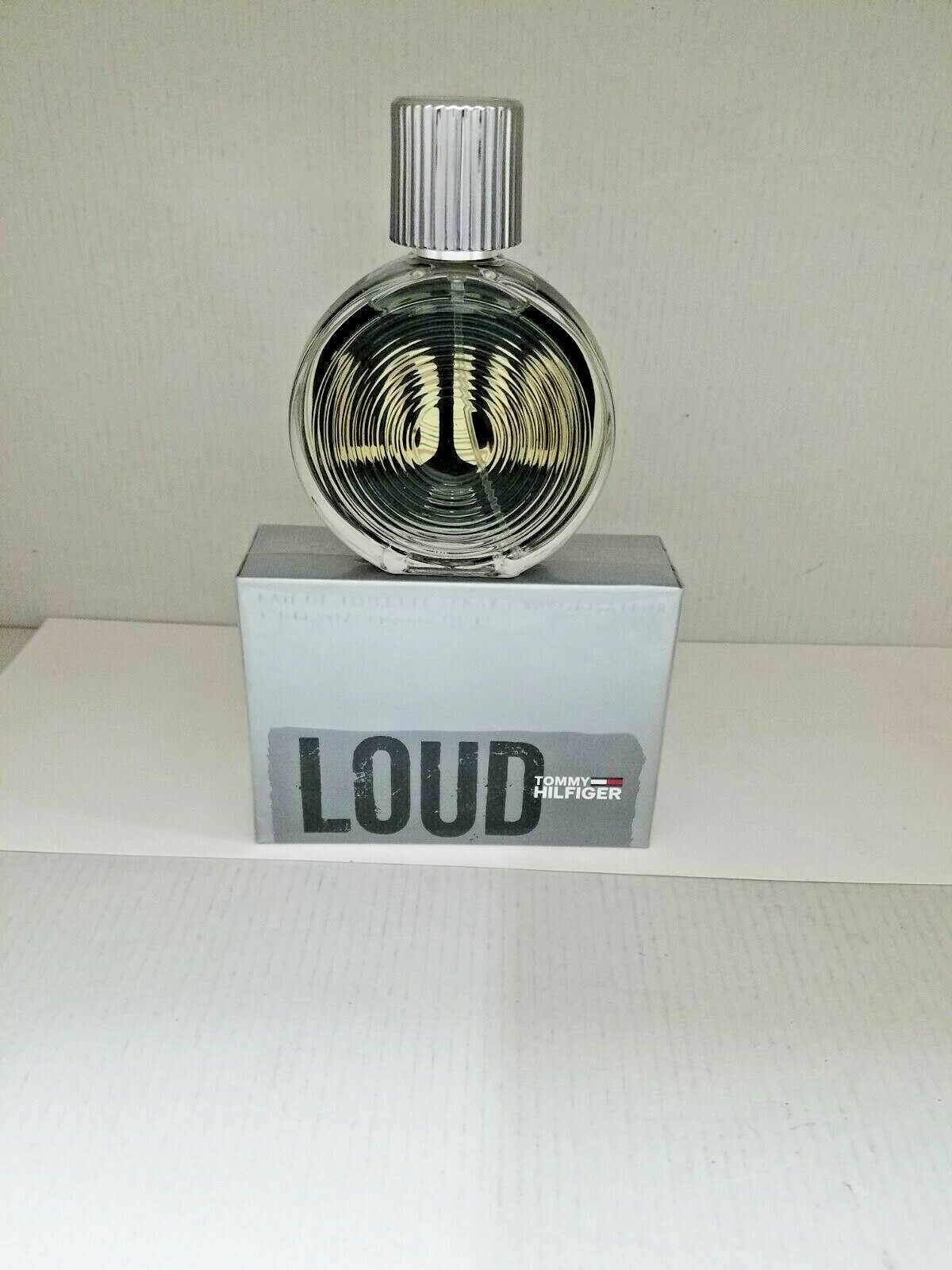 Loud by Tommy Hilfiger Men\'s 1.4 FL OZ /40 ML Eau de Toilette Spray Sealed new Loud by Tommy Hilfiger Men\'s 1.4 FL OZ /40 ML Eau de Toilette Spray Sealed new