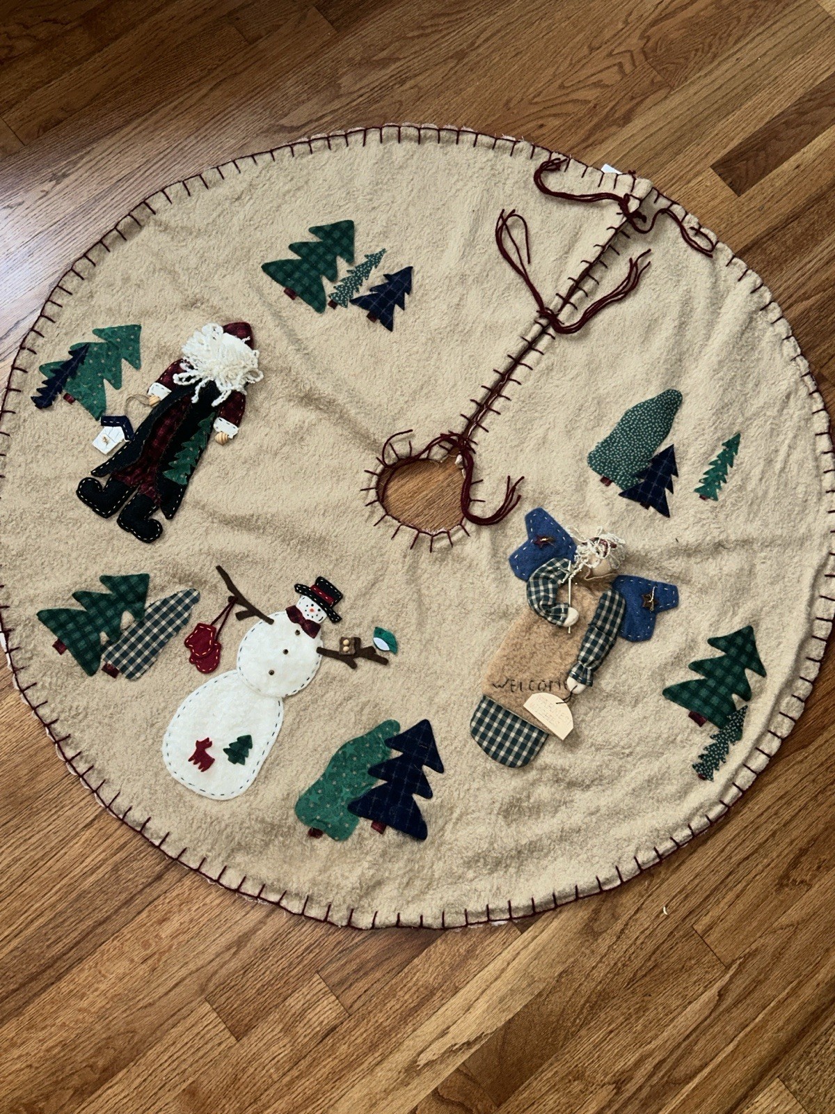 Vtg 3D Christmas Tree Skirt Rustic Shabby Chic Santa Claus Excellent Condition Vtg 3D Christmas Tree Skirt Rustic Shabby Chic Santa Claus Excellent Condition