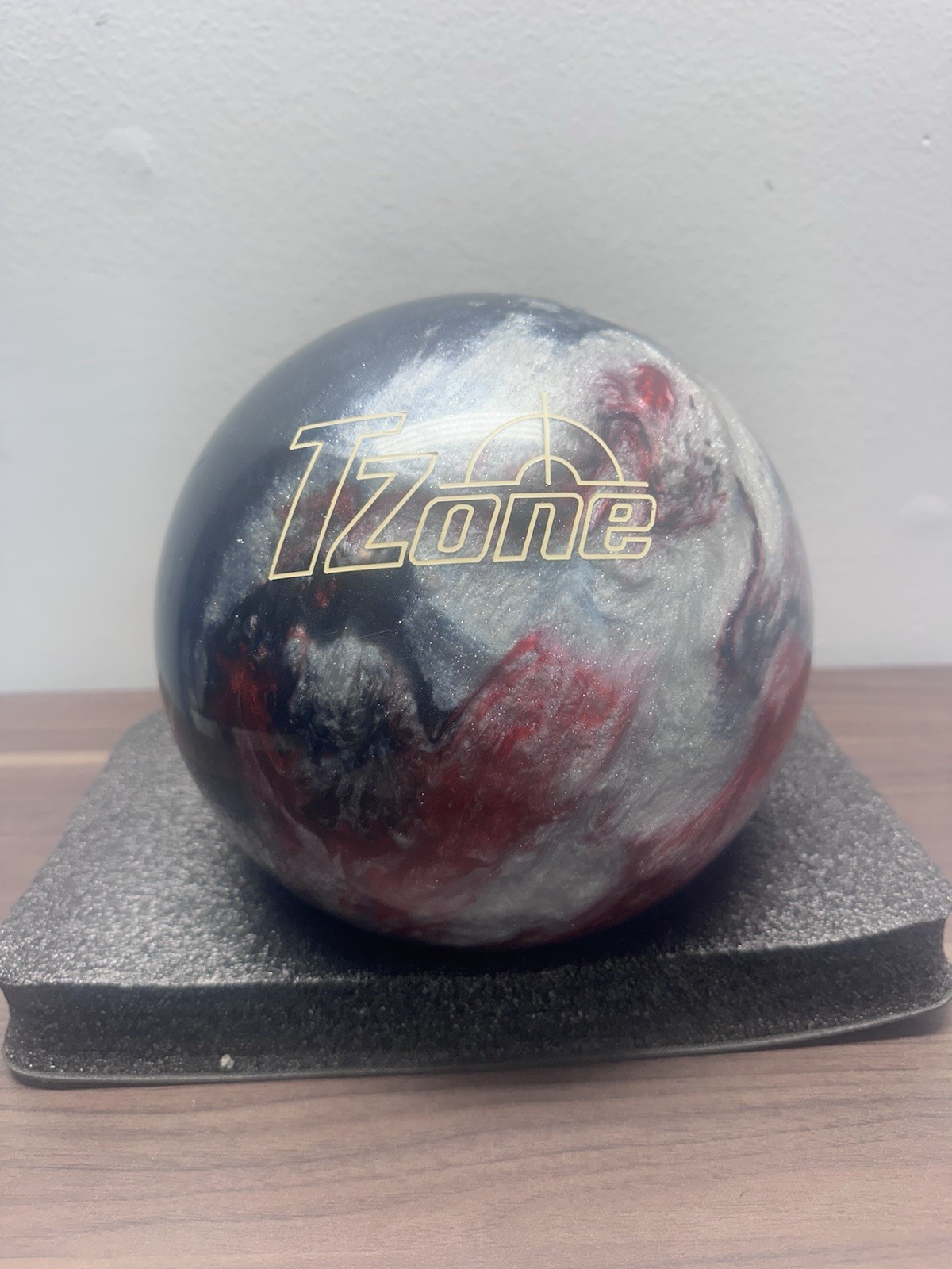 Brunswick T Zone Galaxy Red 11.1 Lb Bowling Ball W/ Travel Bag Brunswick T Zone Galaxy Red 11.1 Lb Bowling Ball W/ Travel Bag