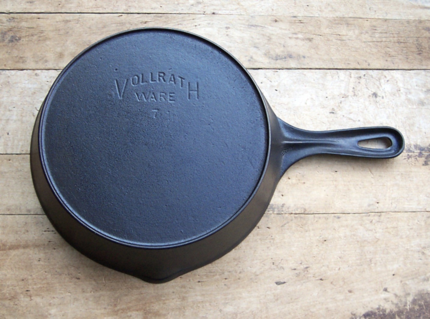 Vintage Vollrath No. 7 Cast Iron Skillet Fully Marked Sits Flat with Heat Ring Vintage Vollrath No. 7 Cast Iron Skillet Fully Marked Sits Flat with Heat Ring