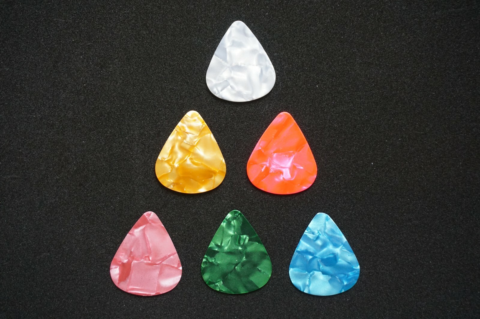 6PCS Guitar Picks Celluloid Plectrum (3XThin 2XMed 1XHeavy) USPS Fast Shipping 6PCS Guitar Picks Celluloid Plectrum (3XThin 2XMed 1XHeavy) USPS Fast Shipping