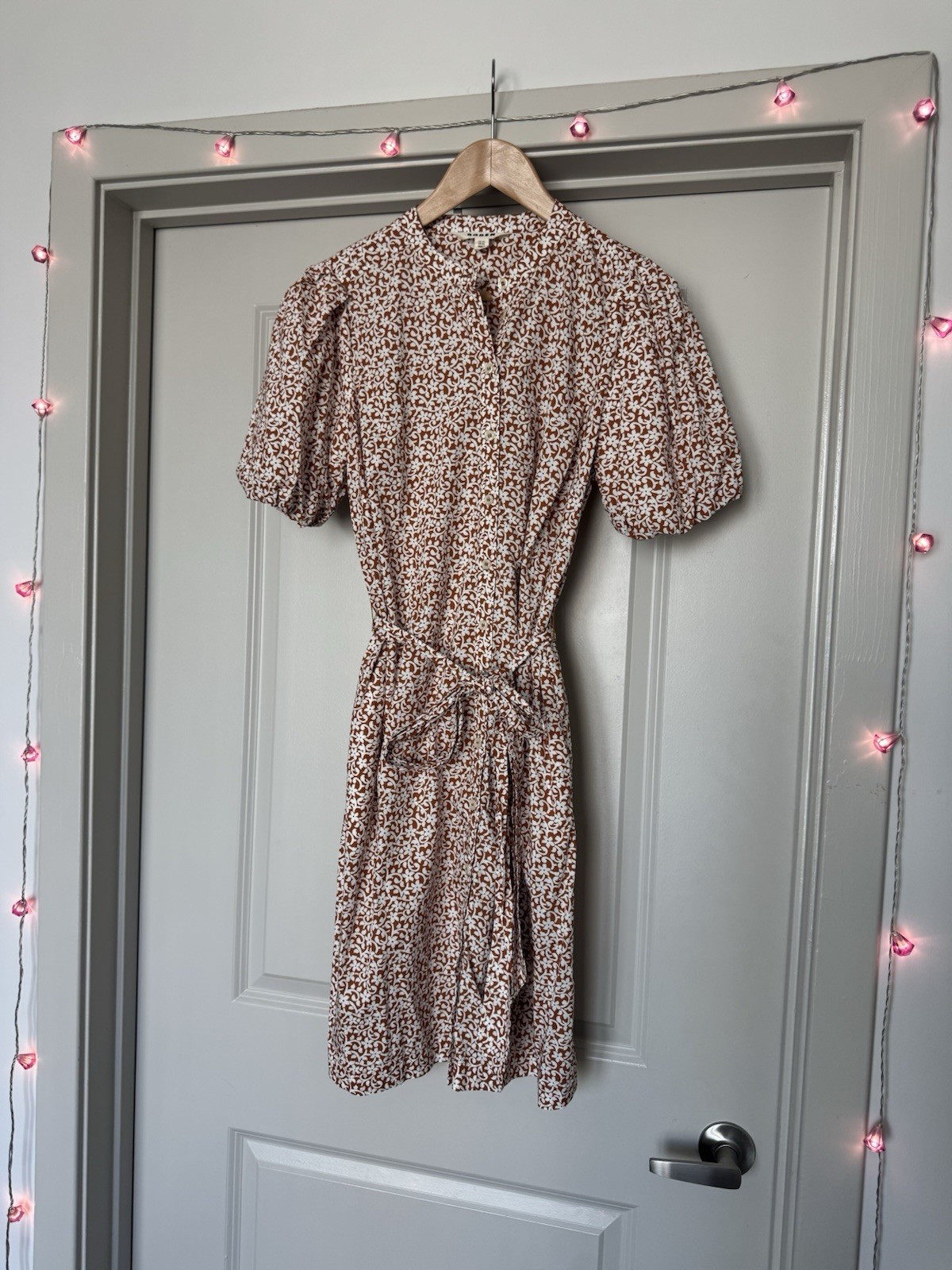 Boden Knee Length Floral Beige White Dress Size S Boden Knee Length Floral Beige White Dress Size S