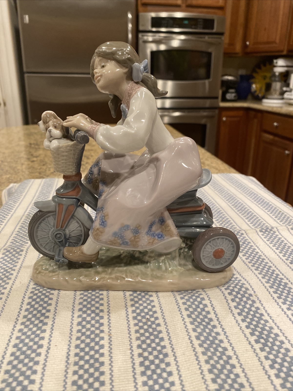 Lladro 5680 Traveling In Style - Perfect Condition