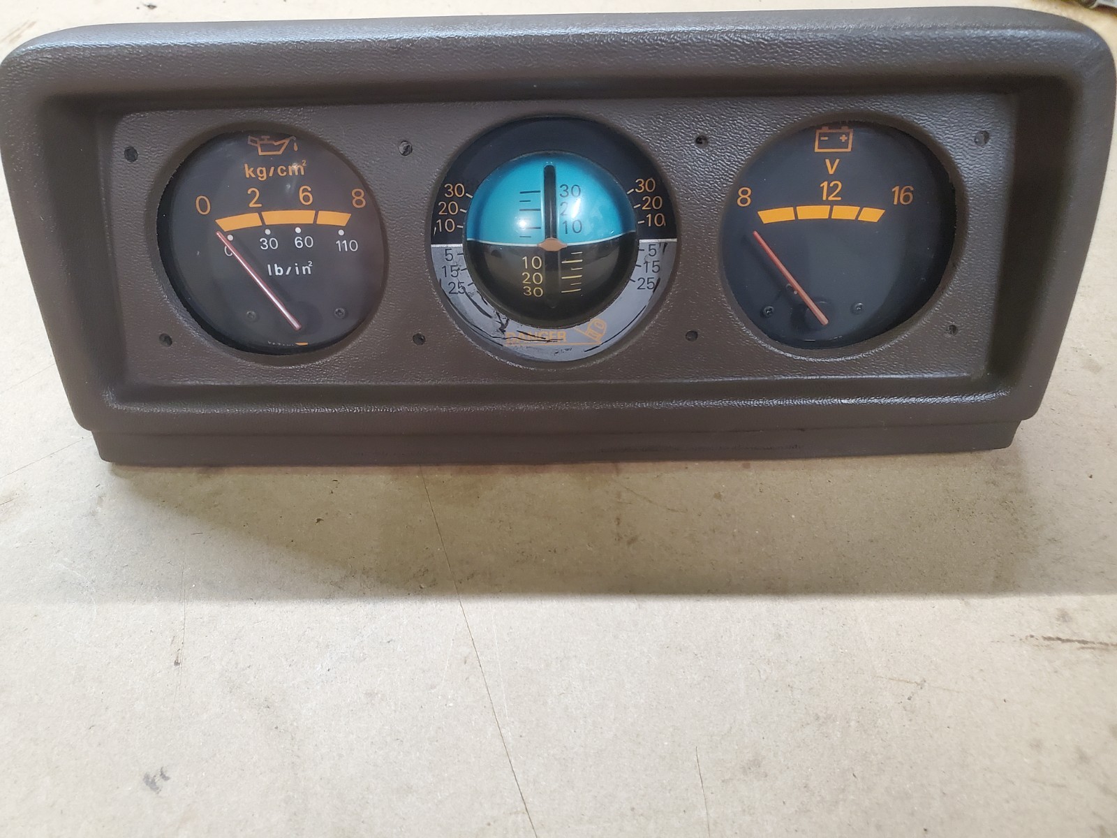 1983-1991 Mitsubishi Pajero Montero Dodge Raider Inclinometer Oil / Volt Gauge 1983-1991 Mitsubishi Pajero Montero Dodge Raider Inclinometer Oil / Volt Gauge