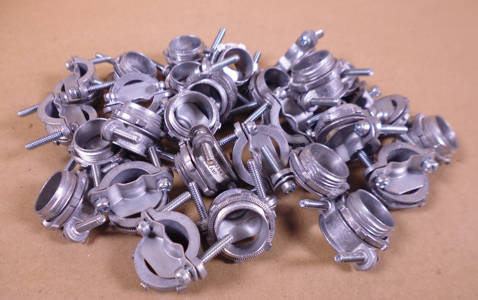 29x Hubbell-Raco 2863 Clamp Type Cable Connector, 3/4