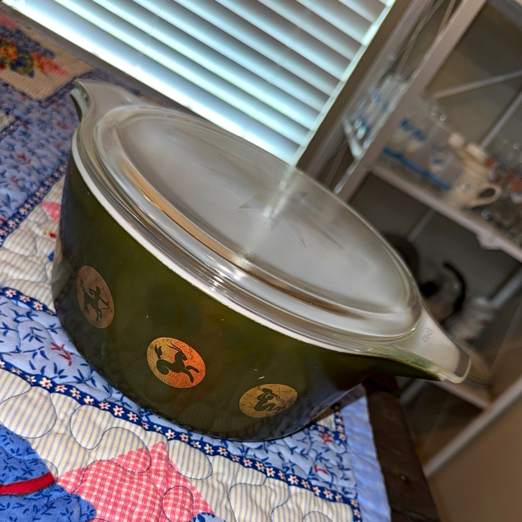PYREX ZODIAC RARE with LID PYREX ZODIAC RARE with LID