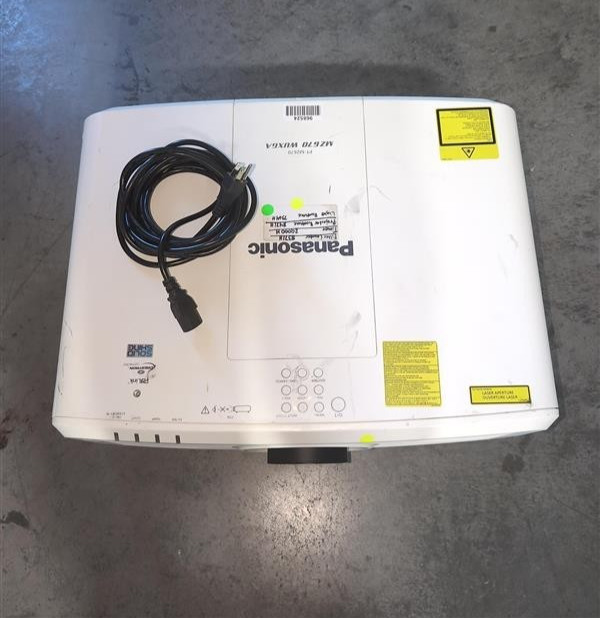 FOR PARTS Panasonic PTMZ670 LCD Projector 8471HR FOR PARTS Panasonic PTMZ670 LCD Projector 8471HR