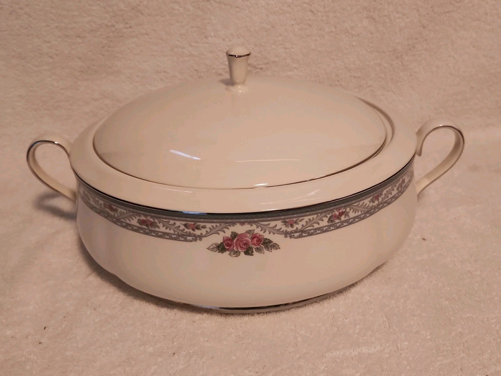 Lenox American Home Collection Country Romance Platinum Covered Vegetable Bowl Lenox American Home Collection Country Romance Platinum Covered Vegetable Bowl