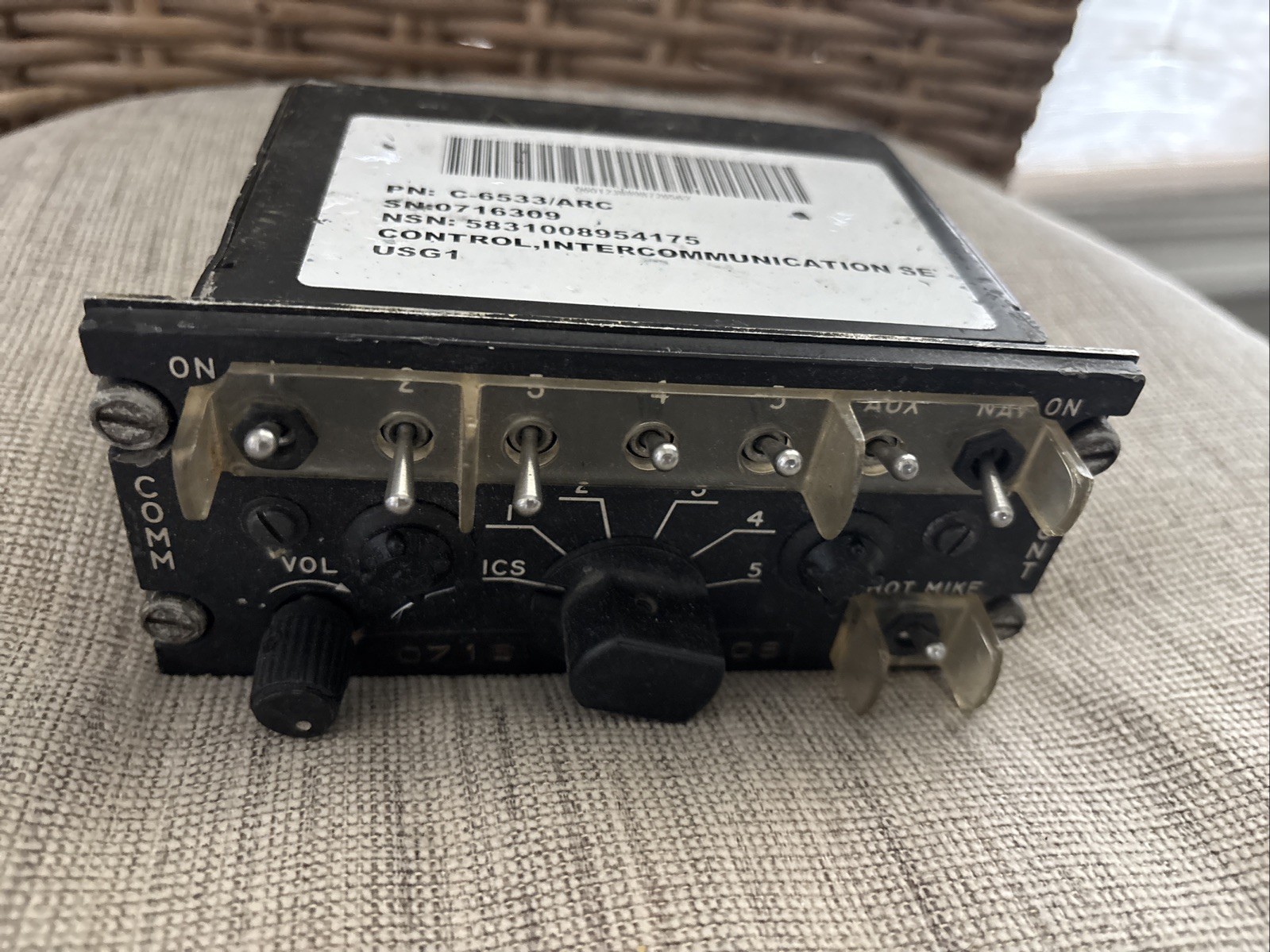 Bell UH -1 RADIO CONTROL COMMUNICATION C-6533/ARC HELICOPTER AIRCRAFT Bell UH -1 RADIO CONTROL COMMUNICATION C-6533/ARC HELICOPTER AIRCRAFT