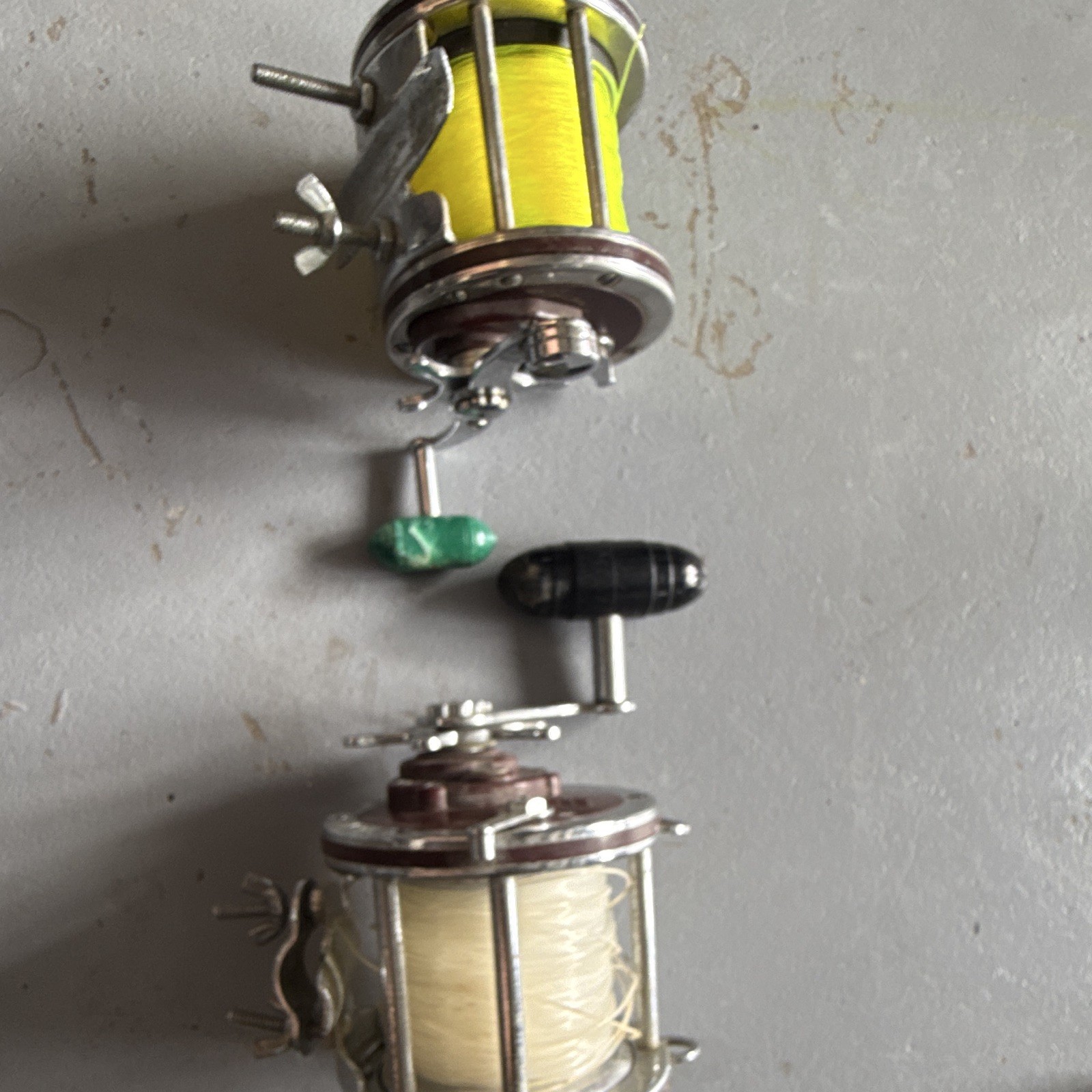 Lot of 2 Vintage Casting Fishing Reels Penn senator 112 H Penn 113 H  Lot of 2 Vintage Casting Fishing Reels Penn senator 112 H Penn 113 H 