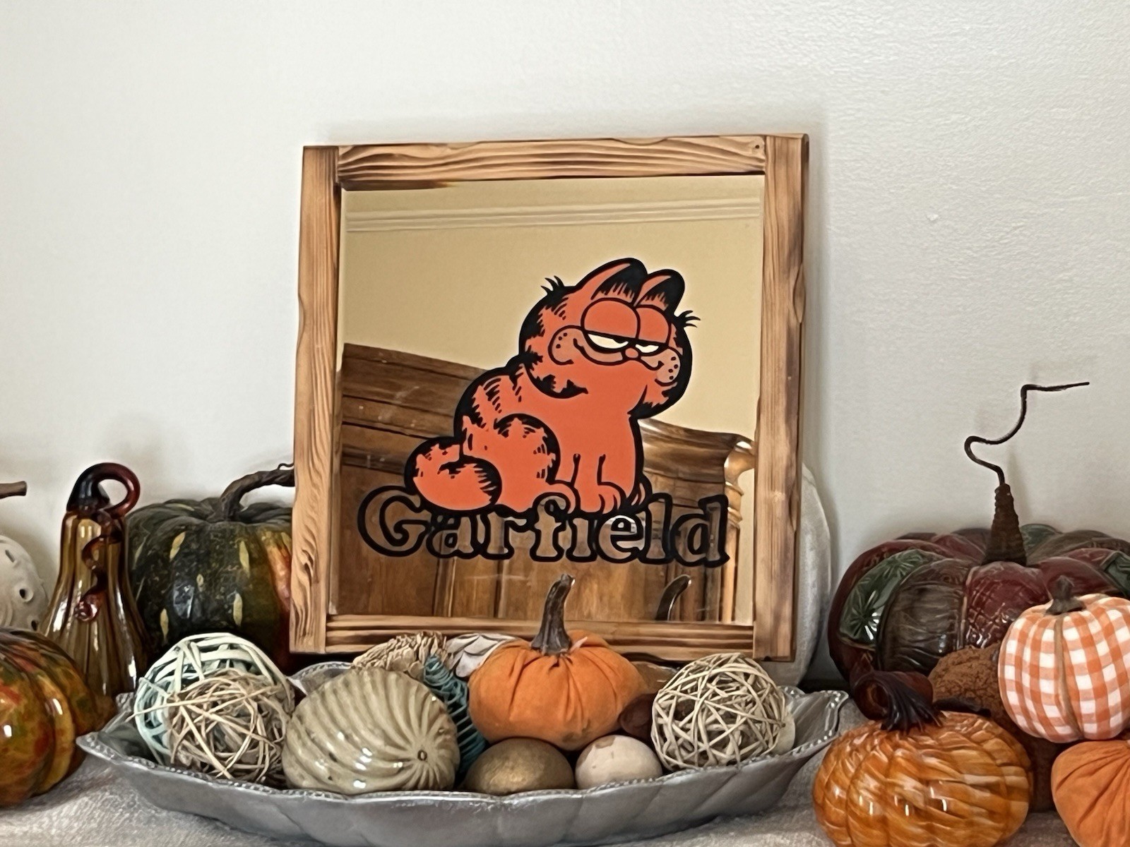 VTG GARFIELD THE CAT WOODEN FRAMED MIRROR 13x13” -Great Condition VTG GARFIELD THE CAT WOODEN FRAMED MIRROR 13x13” -Great Condition