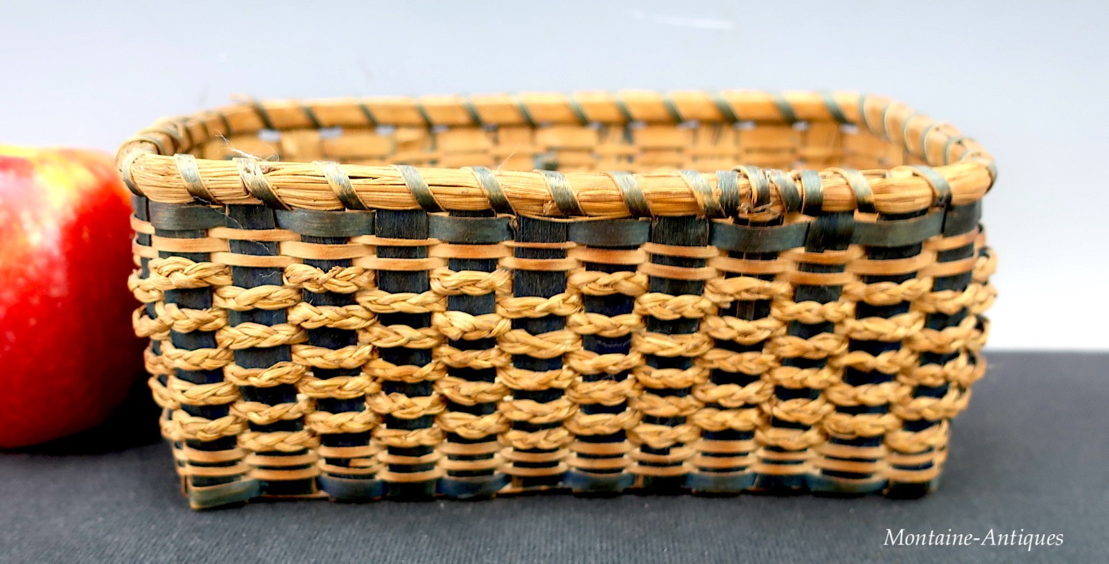 Small Artistic Old American Basket 1900s Small Artistic Old American Basket 1900s