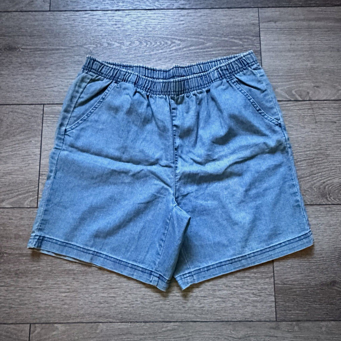 White Stag Women\'s Bermuda Pull-On Elastic Waist Light Wash Denim Shorts S White Stag Women\'s Bermuda Pull-On Elastic Waist Light Wash Denim Shorts S