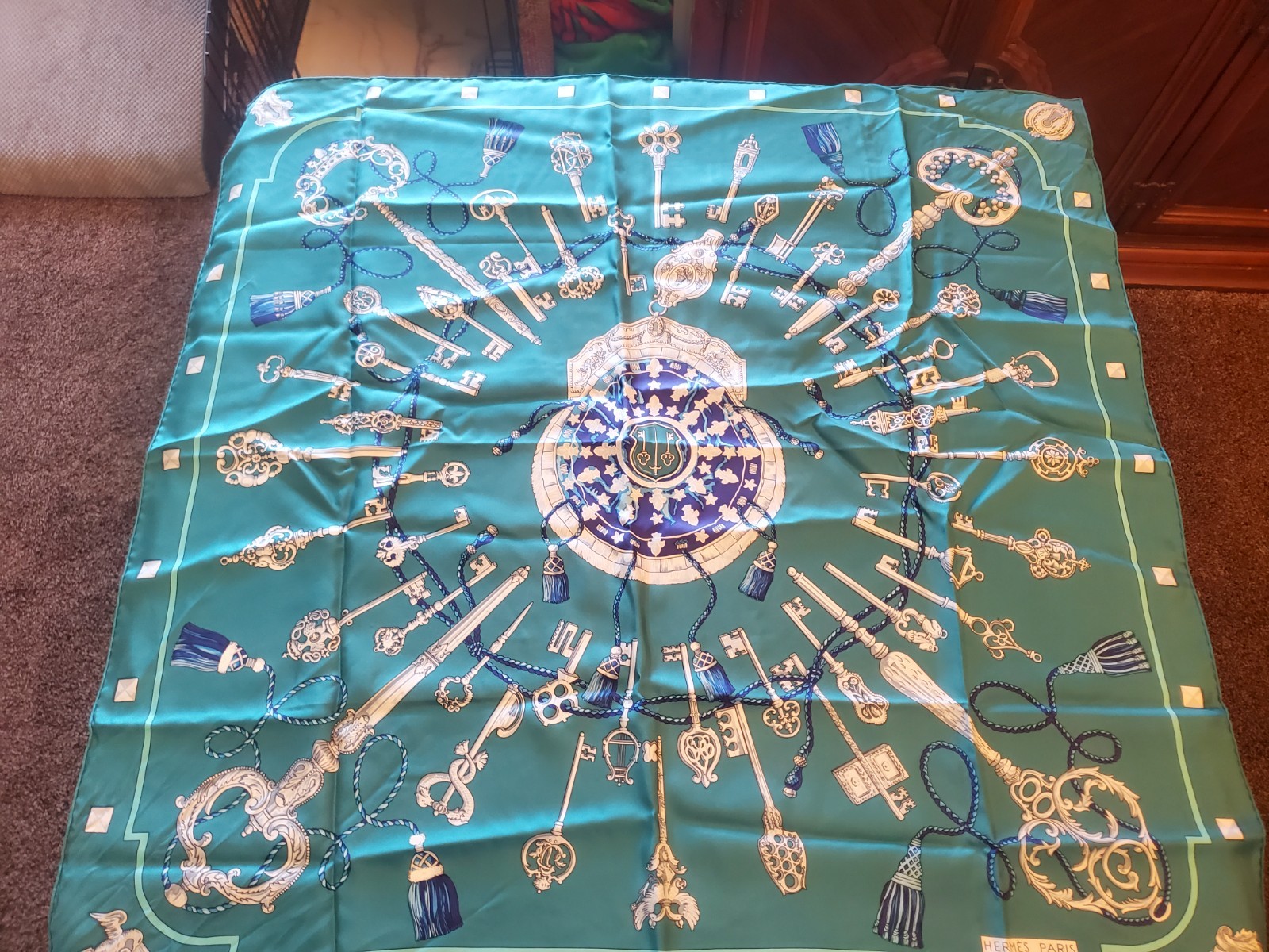 HERMES Carre 90 Scarf LES CLES THE KEYS RARE 100% Silk Green HERMES Carre 90 Scarf LES CLES THE KEYS RARE 100% Silk Green