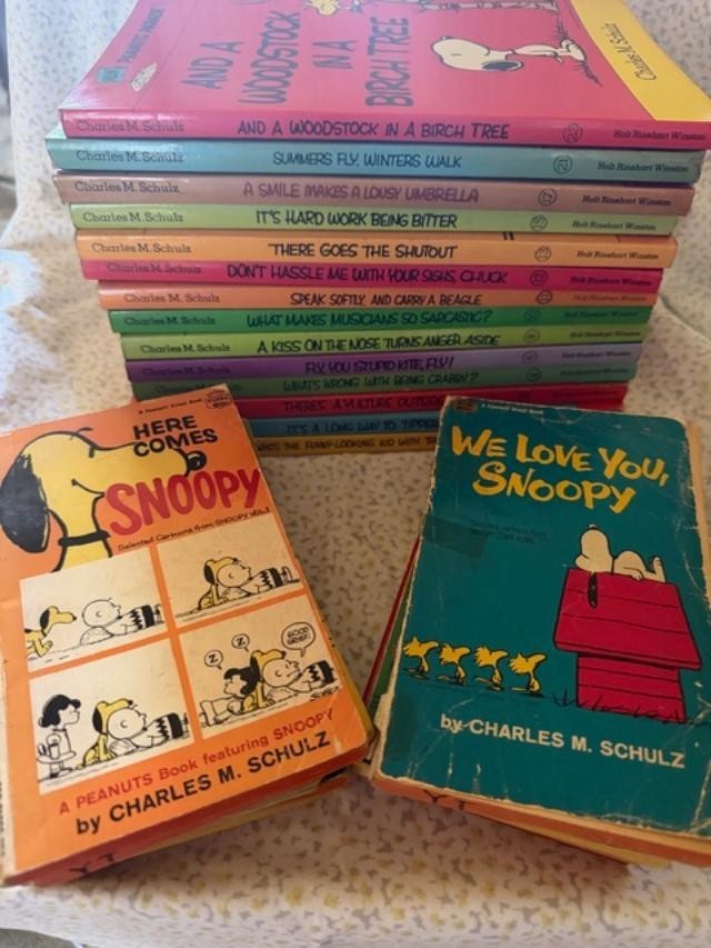 Vtg Charlie Brown CHARLES SCHULZ Book Lot of 26 Peanuts Comic Books 1960s 70s +
