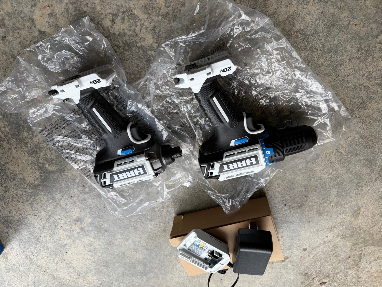 HART 20V Brushless Drill & Impact Driver Kit HPCK252B 2 Batteries Charger Bag HART 20V Brushless Drill & Impact Driver Kit HPCK252B 2 Batteries Charger Bag
