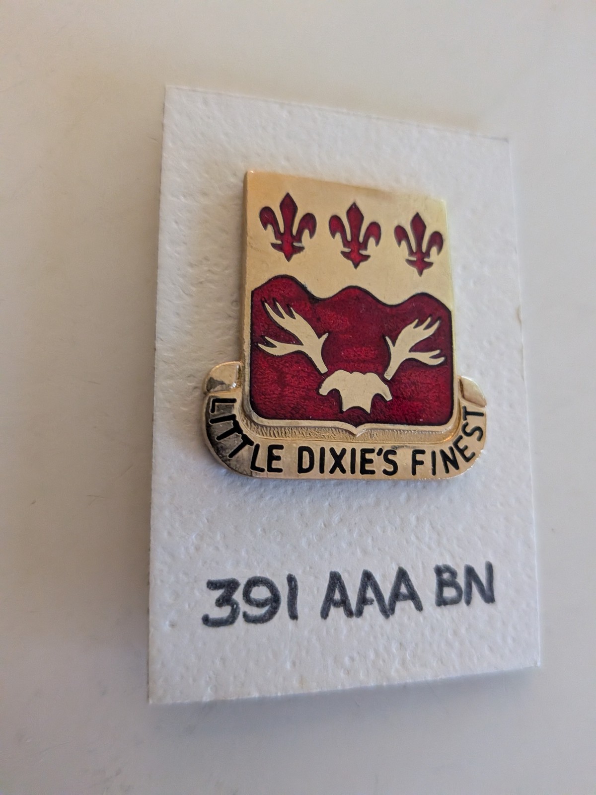 WWII 391st AAA Battalion DUI LE DIXIES FINEST Vintage Pinback Unit Crest