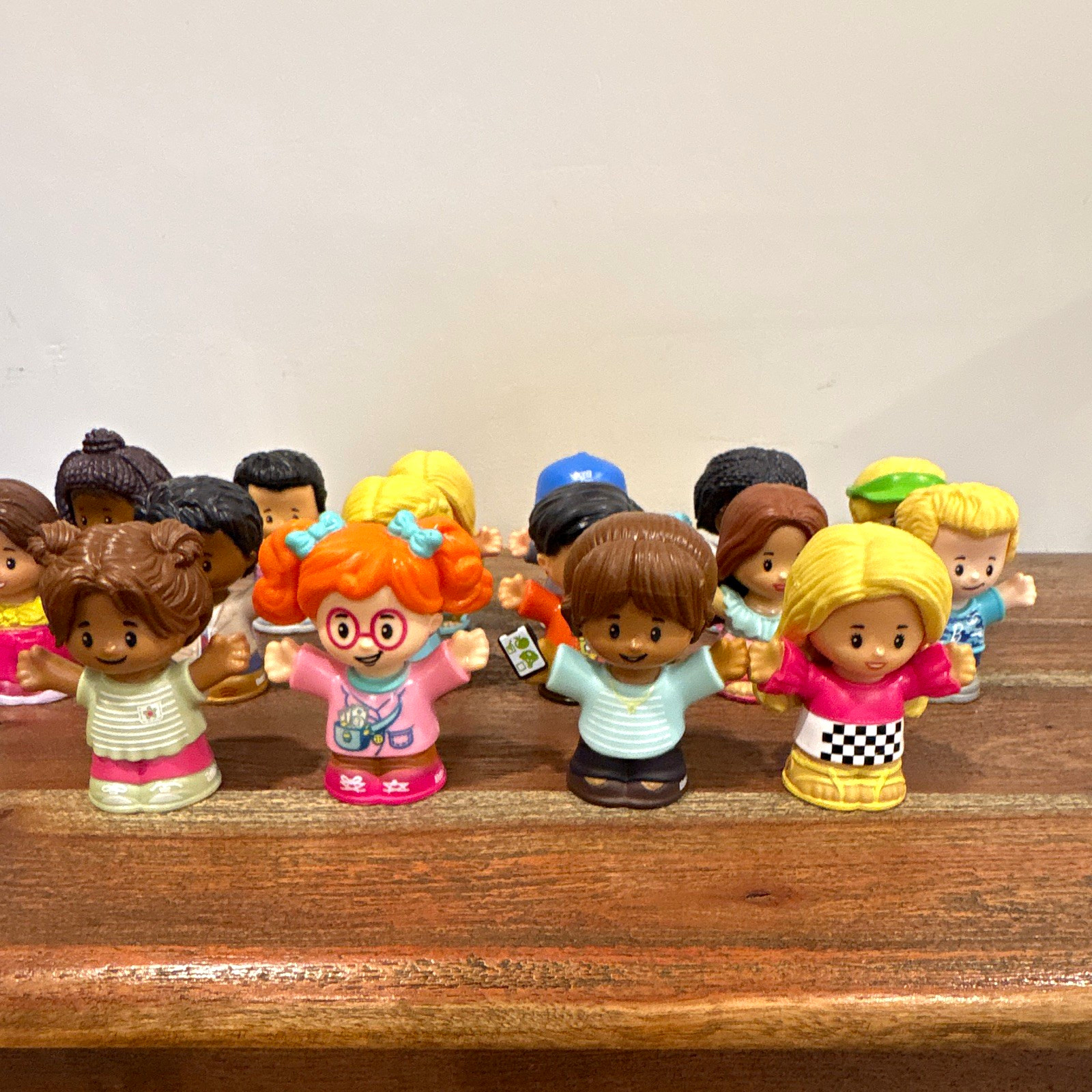 Fisher-Price Lot of 16, Multicultural Multiracial Little People, Boys & Girls Fisher-Price Lot of 16, Multicultural Multiracial Little People, Boys & Girls