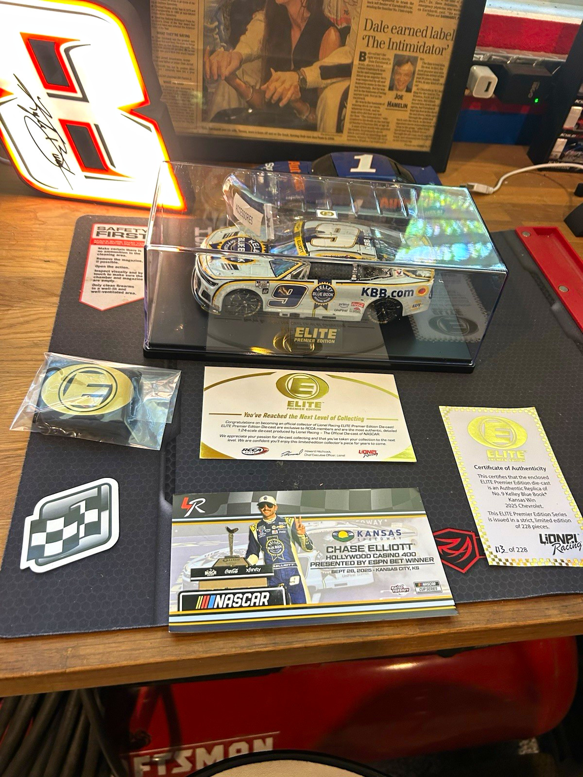 Lionel Racing 1:24 Chase Elliott #9 KBB.com Kansas Win 2023 Camaro ELITE Premier