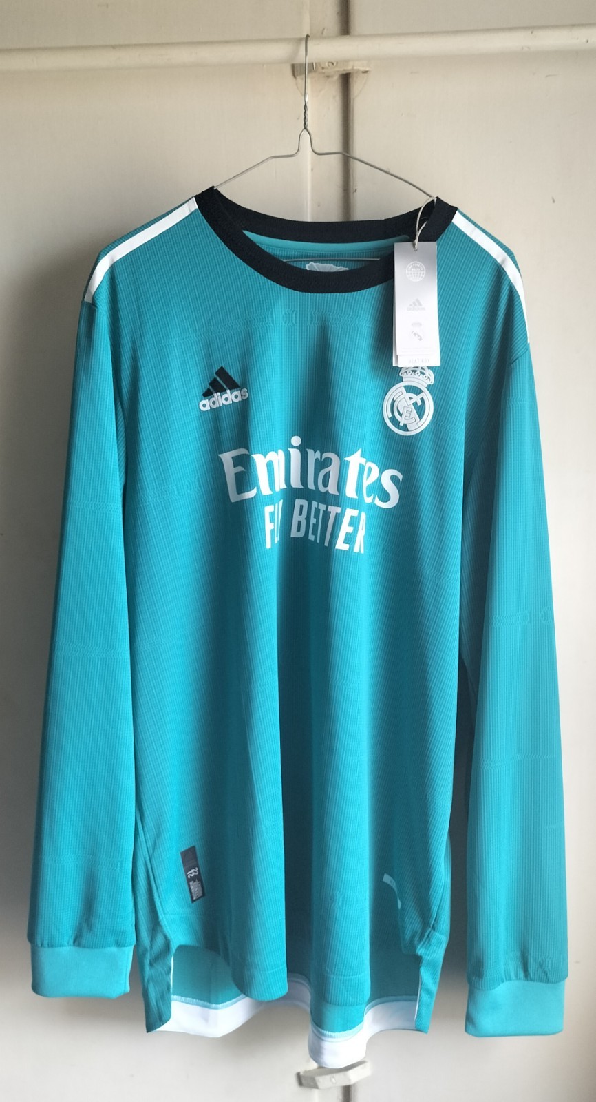 Real Madrid Adidas 2021/22 l/s 3rd shirt Player Version Modric #10 size XL BNWT Real Madrid Adidas 2021/22 l/s 3rd shirt Player Version Modric #10 size XL BNWT