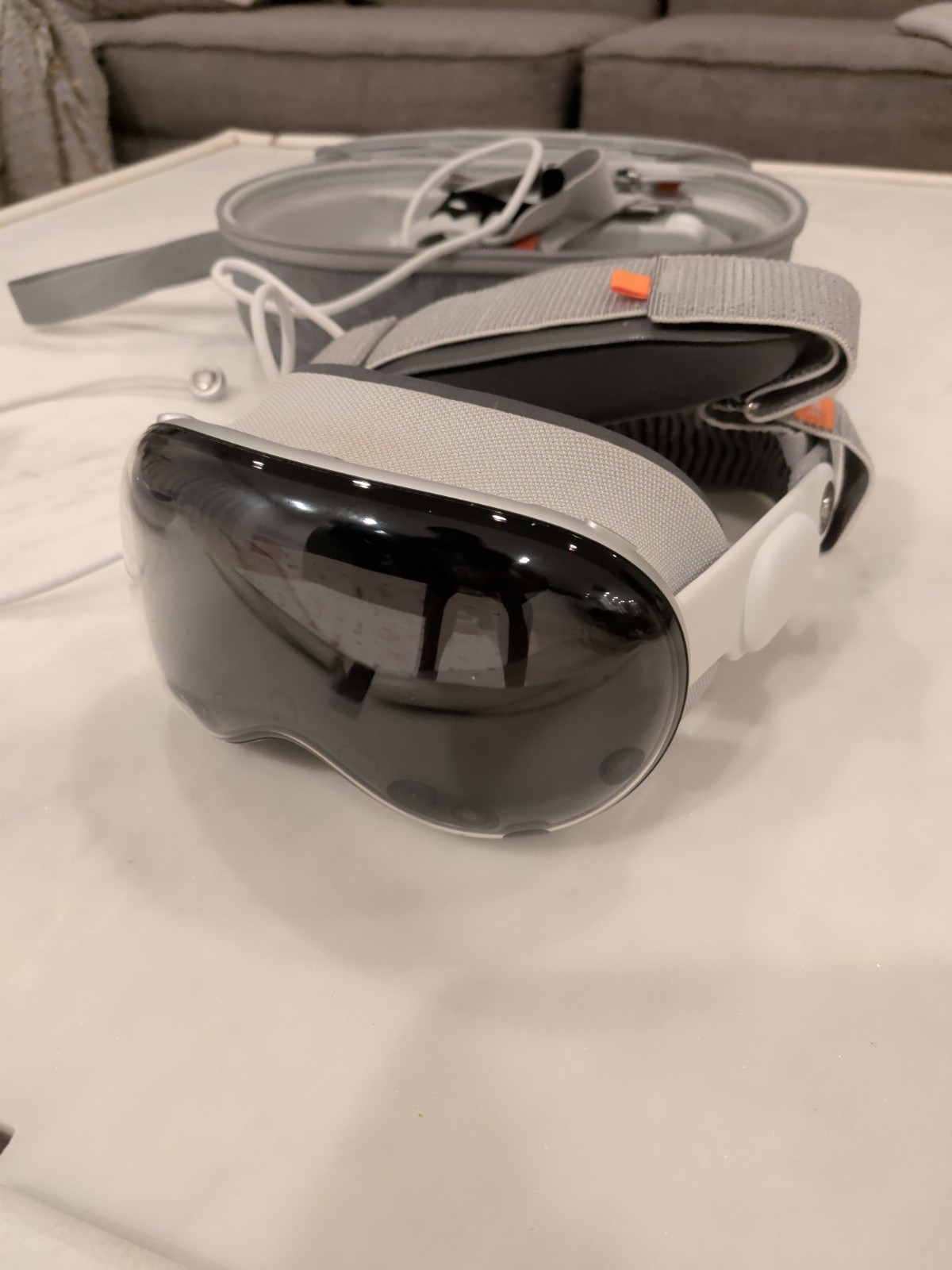 Apple Vision Pro 256GB Headset Solo Knit Band + Case + Soft Comfortable Headband Apple Vision Pro 256GB Headset Solo Knit Band + Case + Soft Comfortable Headband