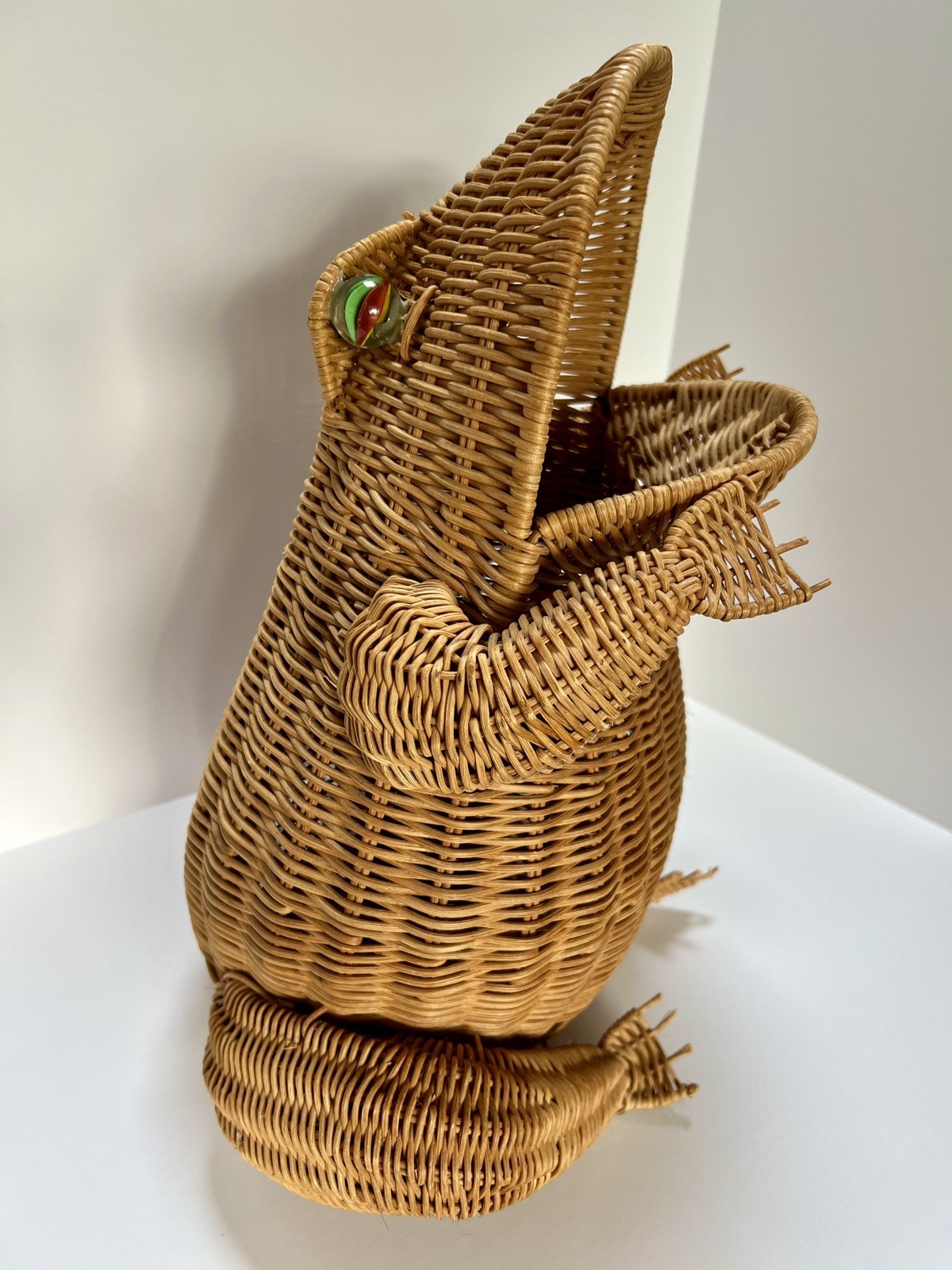VTG MCM Wicker Frog Basket Linen Magazine Holder Glass Marble Eyes 17\ VTG MCM Wicker Frog Basket Linen Magazine Holder Glass Marble Eyes 17\