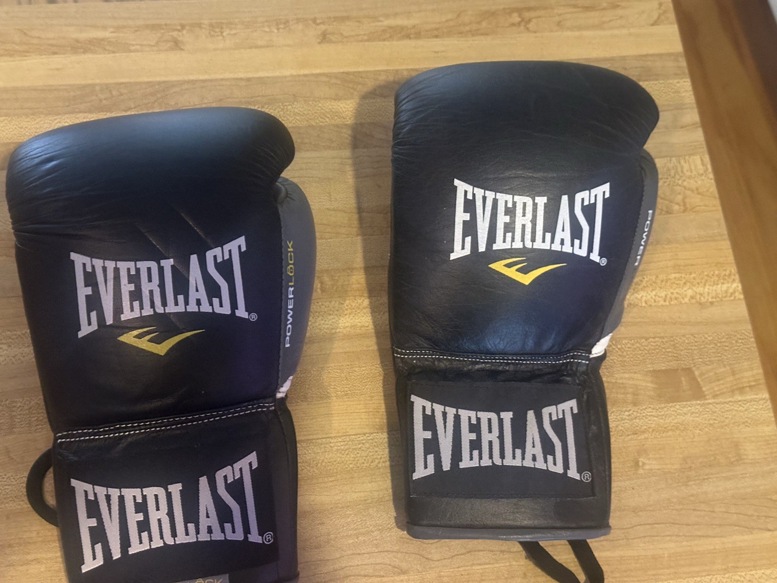 Everlast Powerlock Lace-Up Leather Boxing Gloves 10oz Original Pro Model 4 Autos Everlast Powerlock Lace-Up Leather Boxing Gloves 10oz Original Pro Model 4 Autos