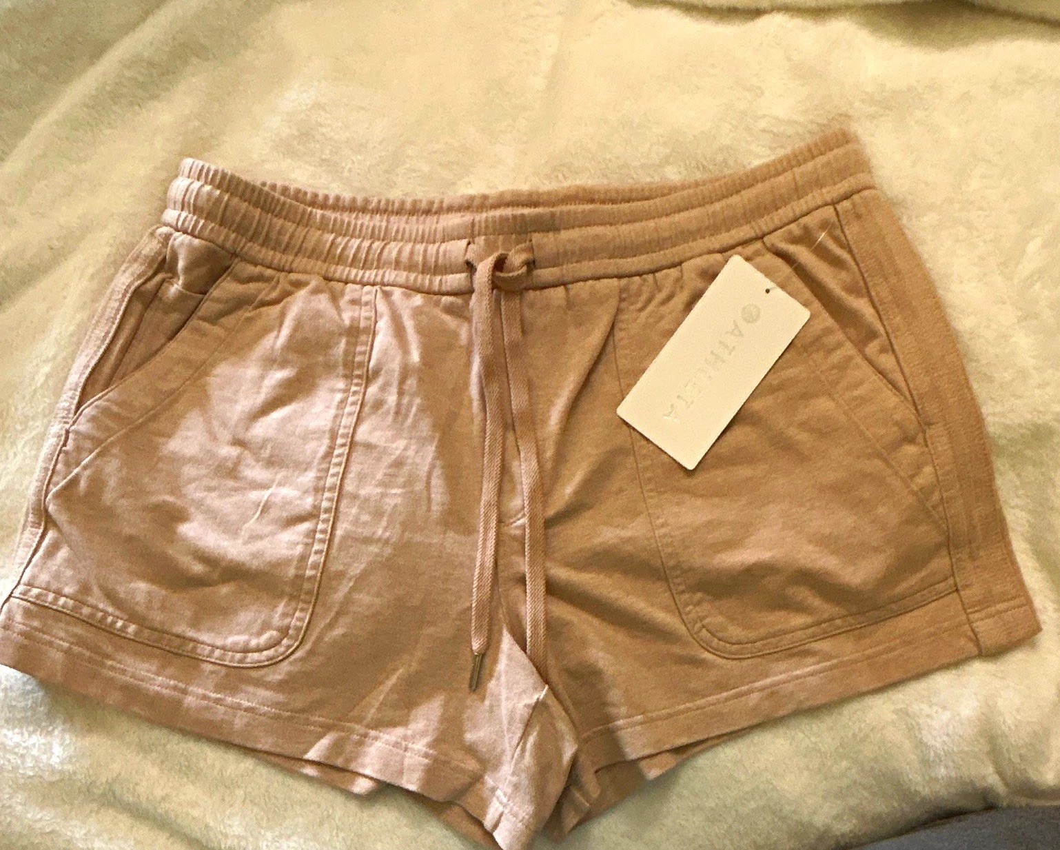 Athleta Farallon 4-inch inseam Women’s shorts size 14 Mocha Drawstring Pockets Athleta Farallon 4-inch inseam Women’s shorts size 14 Mocha Drawstring Pockets