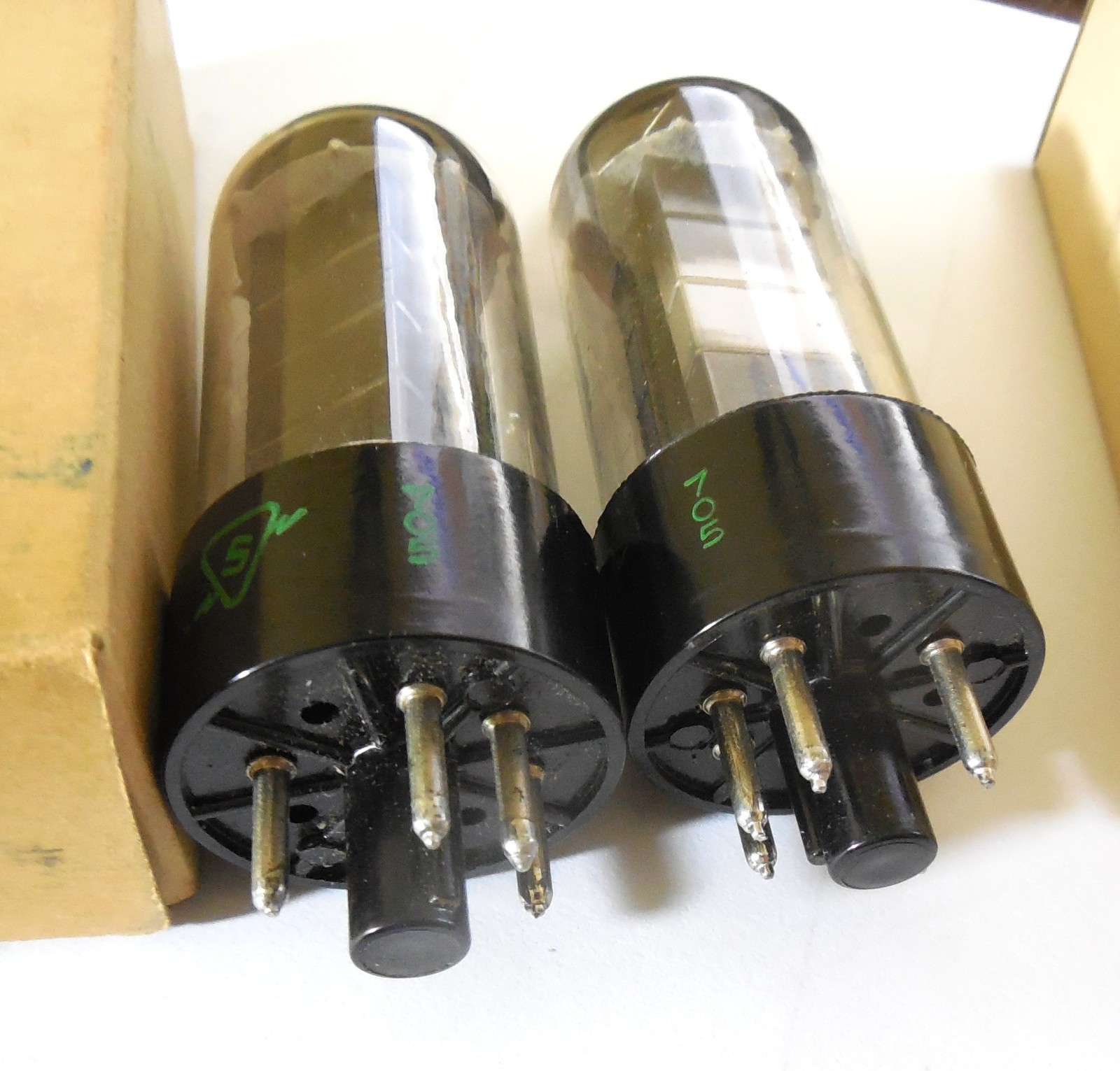 Match pair NOS Sylvania 5Y3GT Black Plate tubes.........1970...same date codes Match pair NOS Sylvania 5Y3GT Black Plate tubes.........1970...same date codes