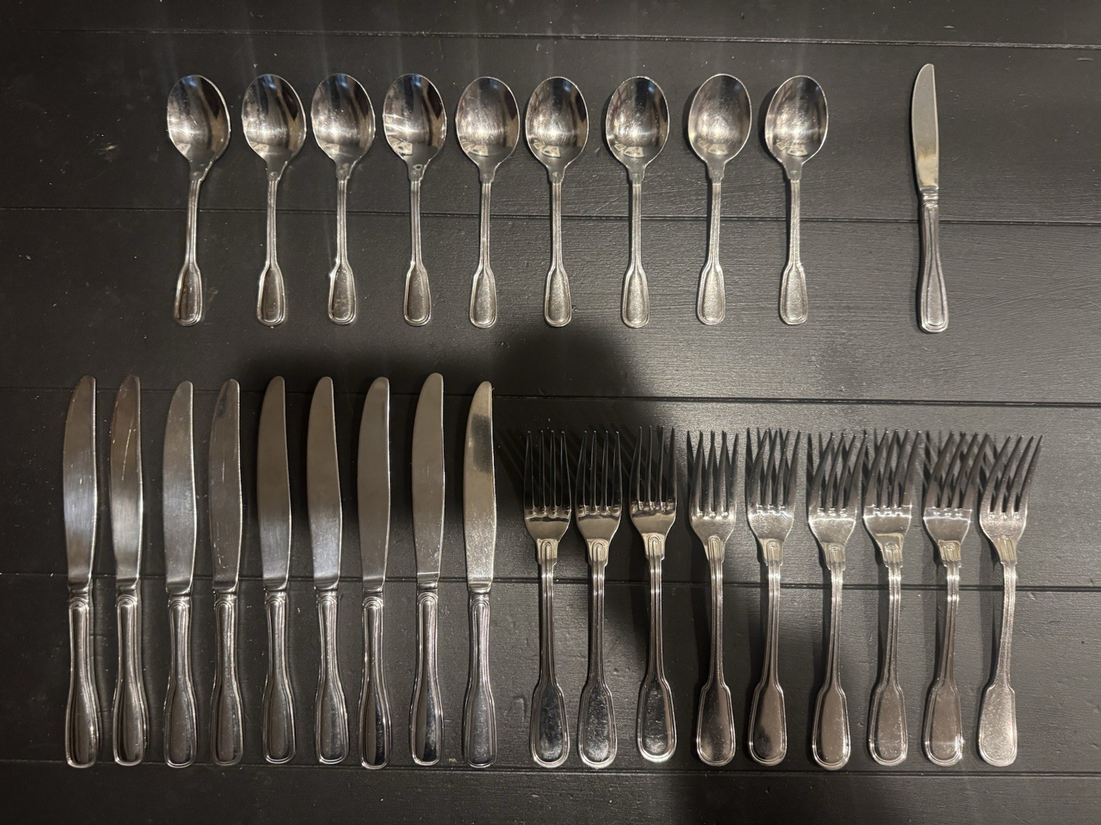 Oneida 18/10 Saumur 9 Place Settings (set Of 28) Oneida 18/10 Saumur 9 Place Settings (set Of 28)