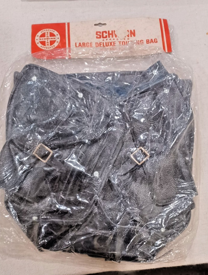 Schwinn Seat Bag Large Deluxe Touring Bag with side pockets NOS Schwinn Seat Bag Large Deluxe Touring Bag with side pockets NOS
