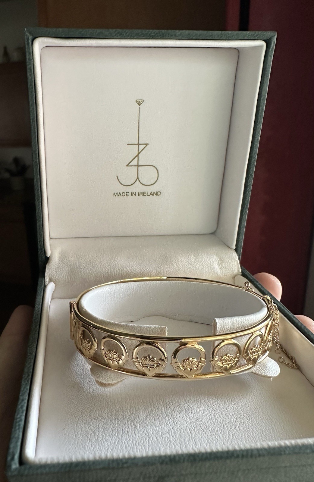 Gold-Plated Irish Claddagh hinged bangle Bracelet Gold-Plated Irish Claddagh hinged bangle Bracelet