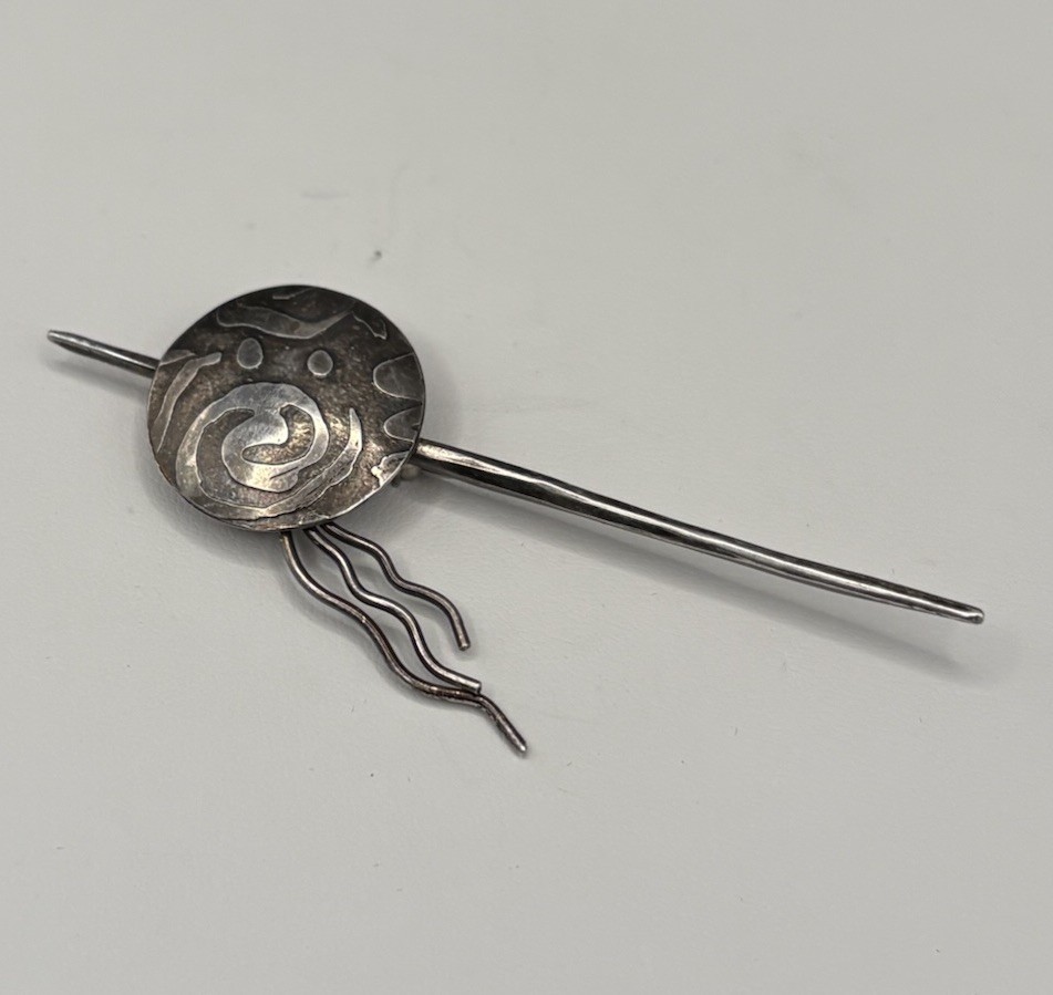 Vintage Hand Hammered 925 Sterling Silver Brooch/Shaw Pin War Shield 5.3g Vintage Hand Hammered 925 Sterling Silver Brooch/Shaw Pin War Shield 5.3g