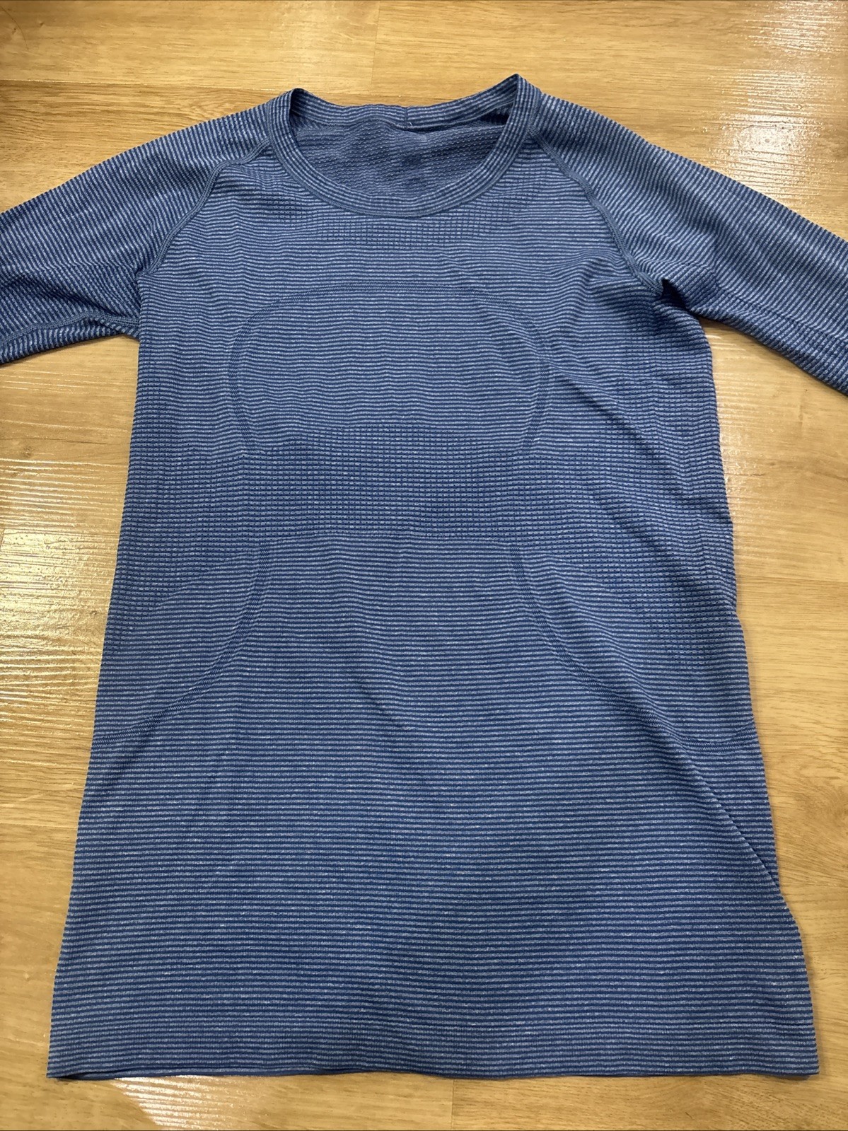 Lululemon Swiftly Tech Long-Sleeve Shirt Blue Stripped Size 8 Women’s